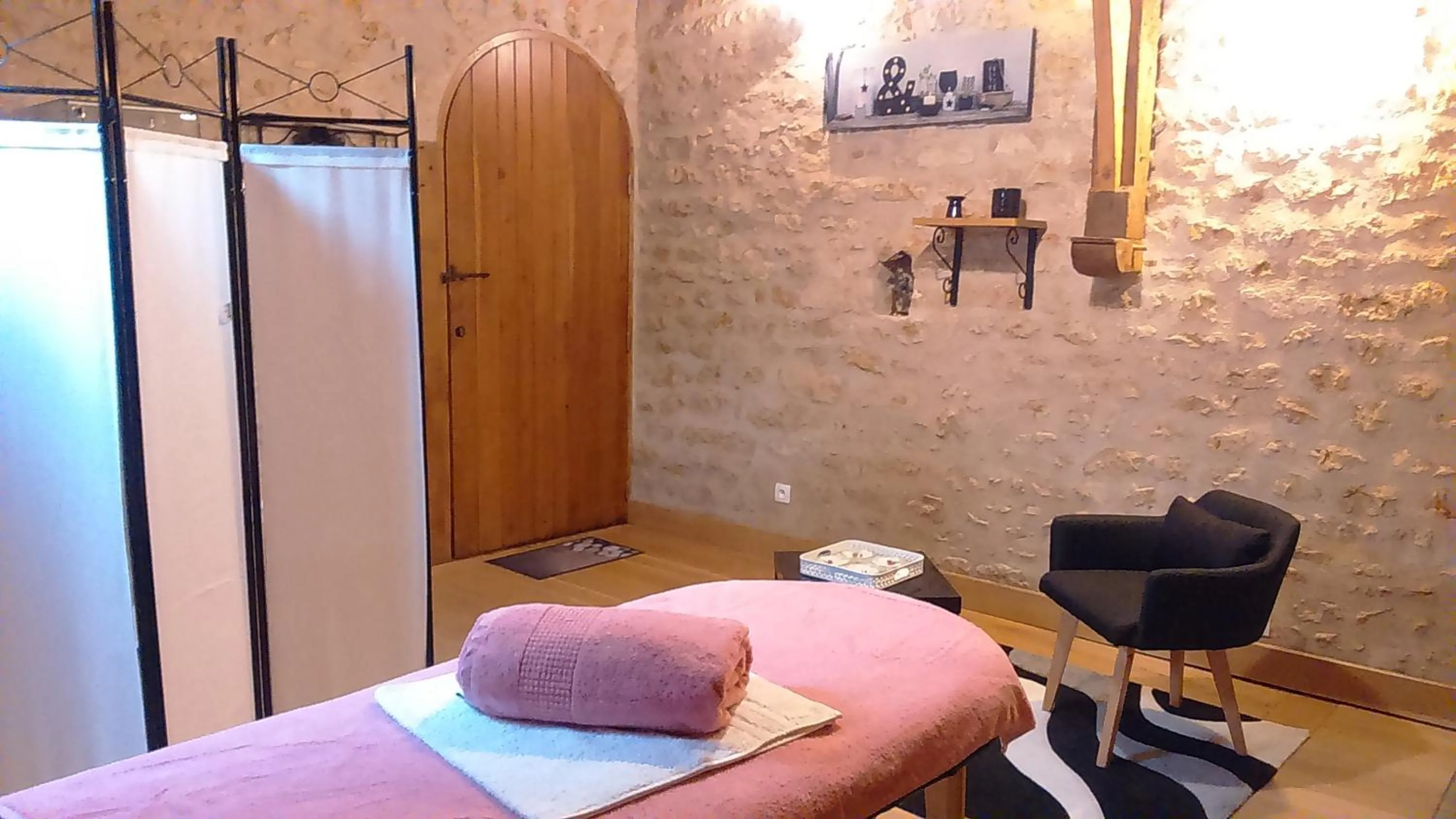Massage, Bed in Le Vieux Chateau