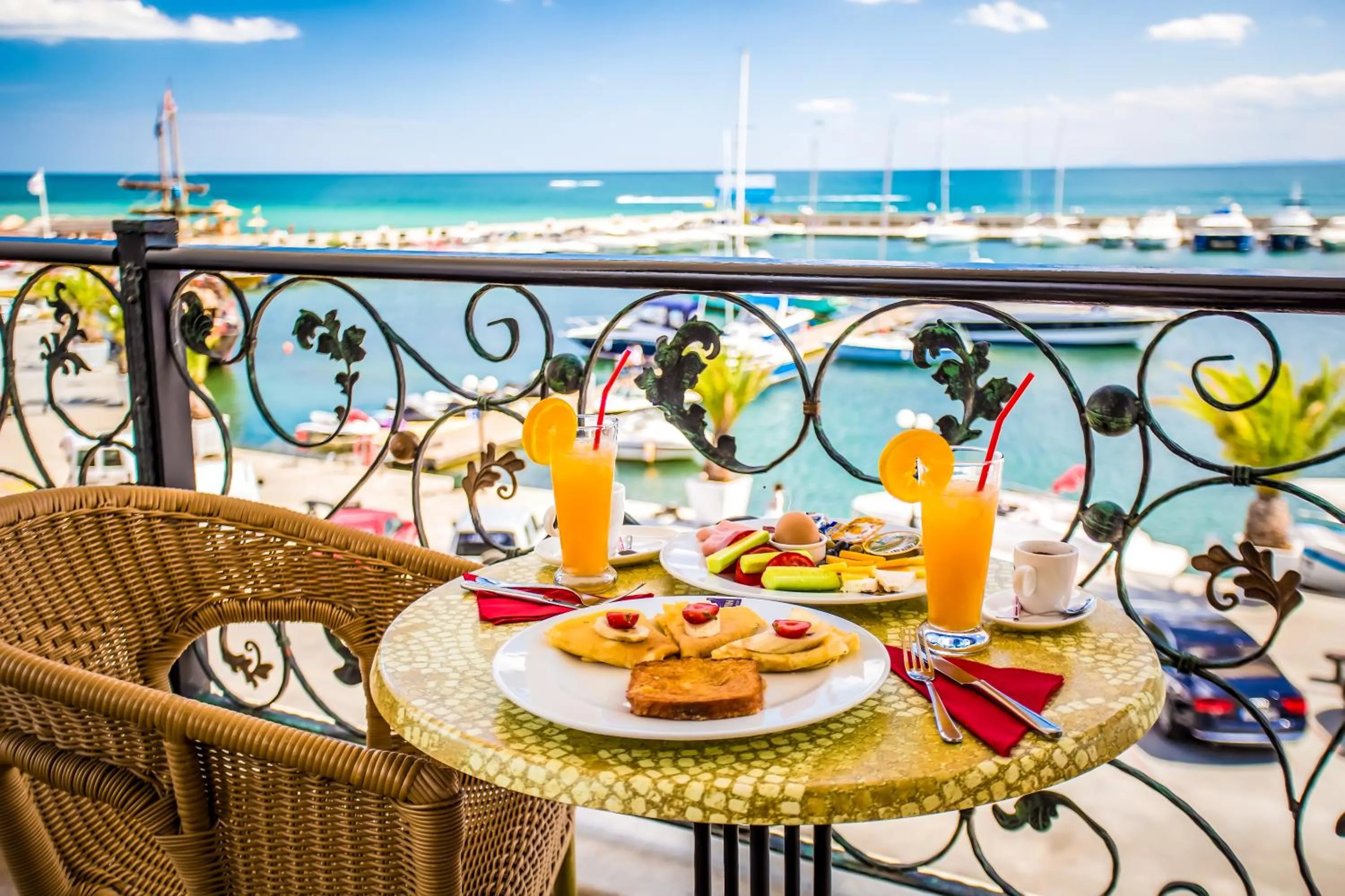 Day in Hotel Palace Marina Dinevi