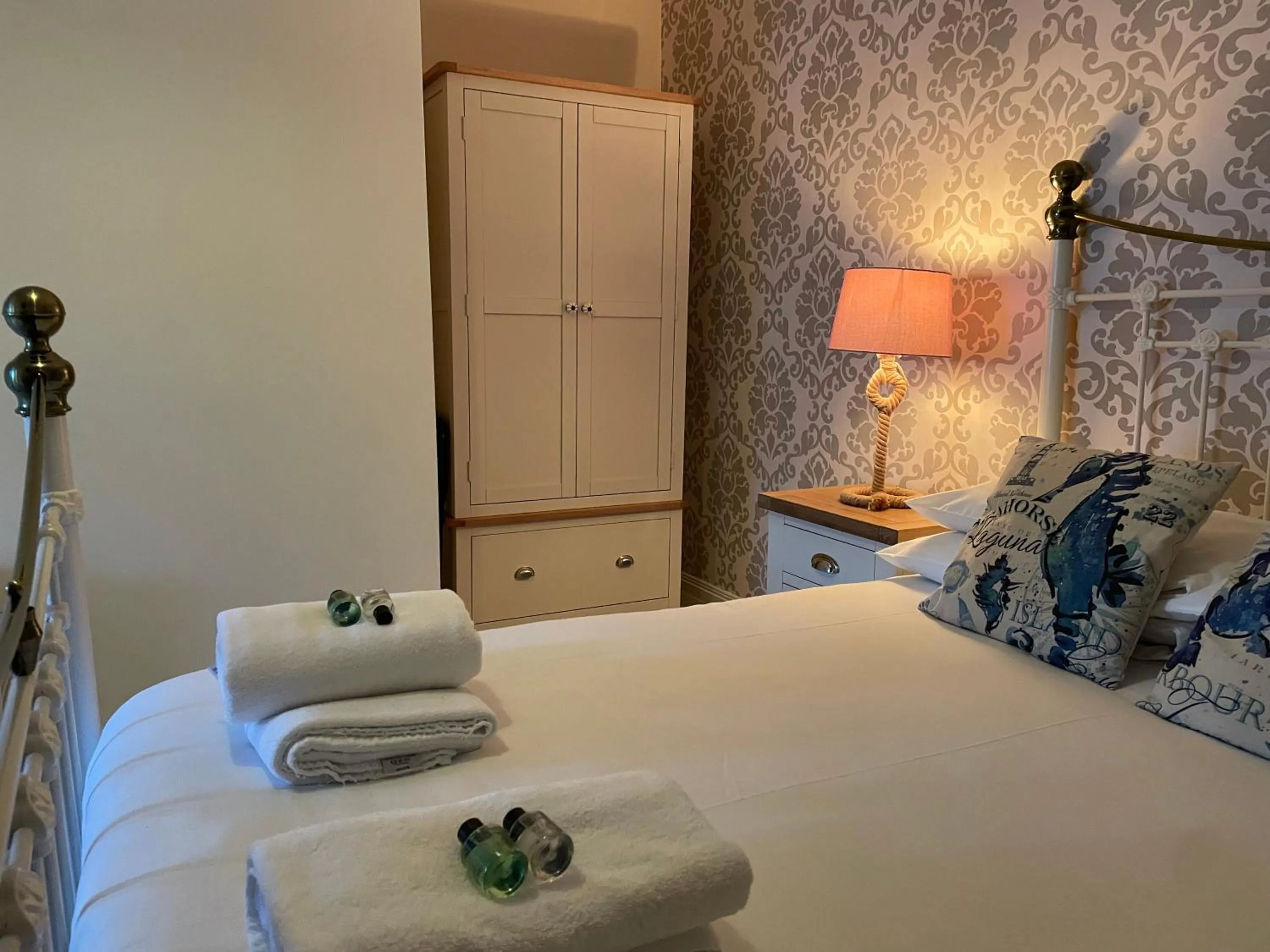 Bed in The Cornishman Inn