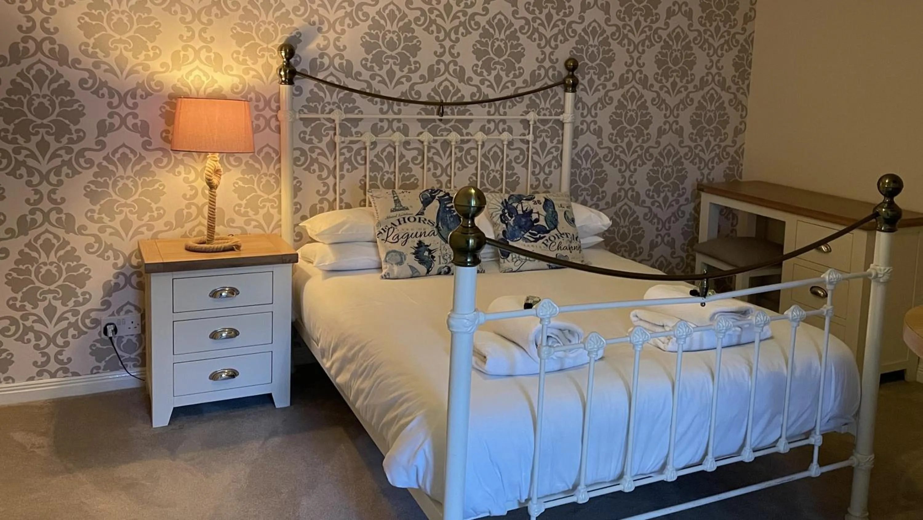 Bed in The Cornishman Inn