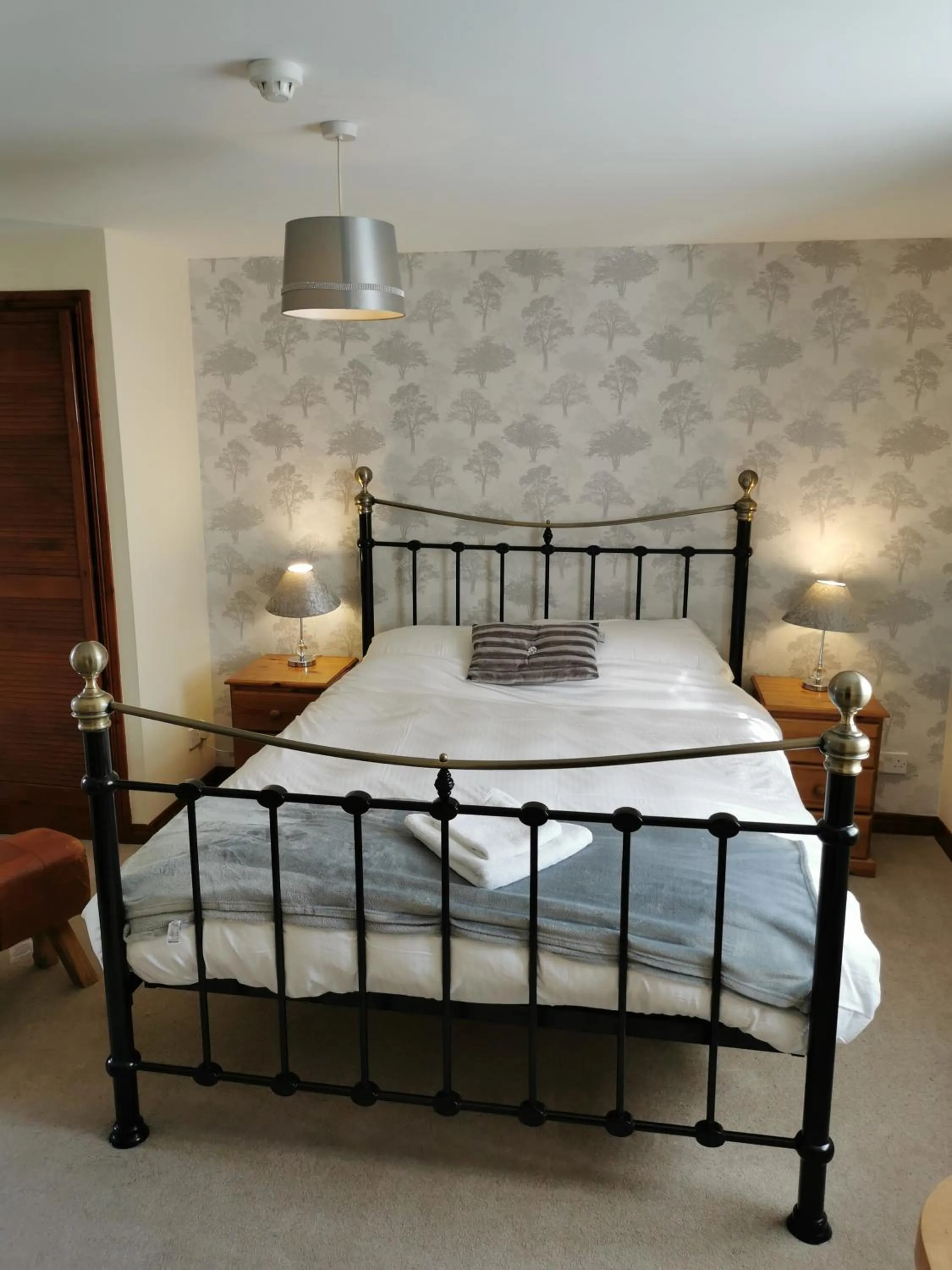 Photo of the whole room, Bed in The Cornishman Inn
