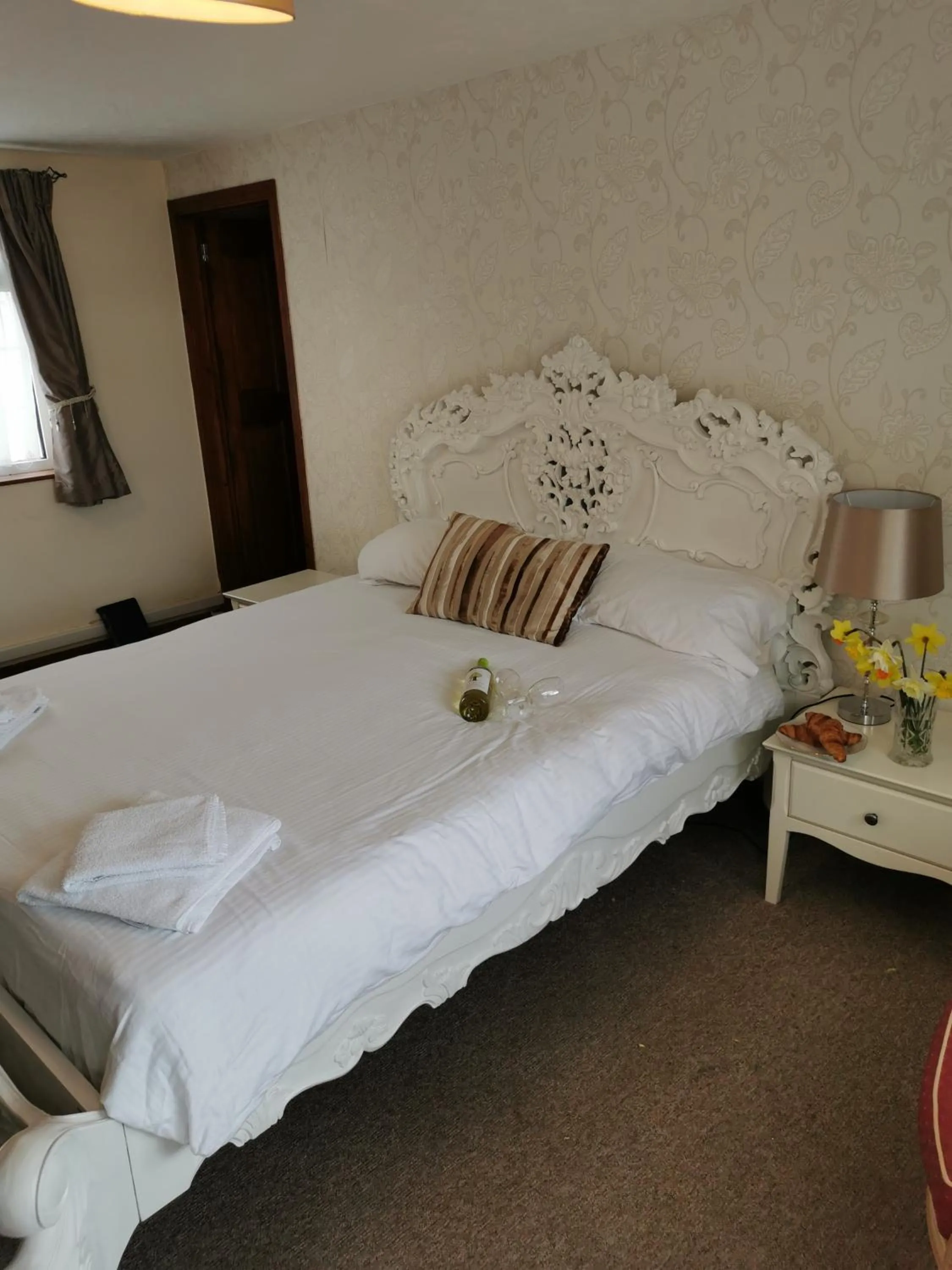 Bed in The Cornishman Inn