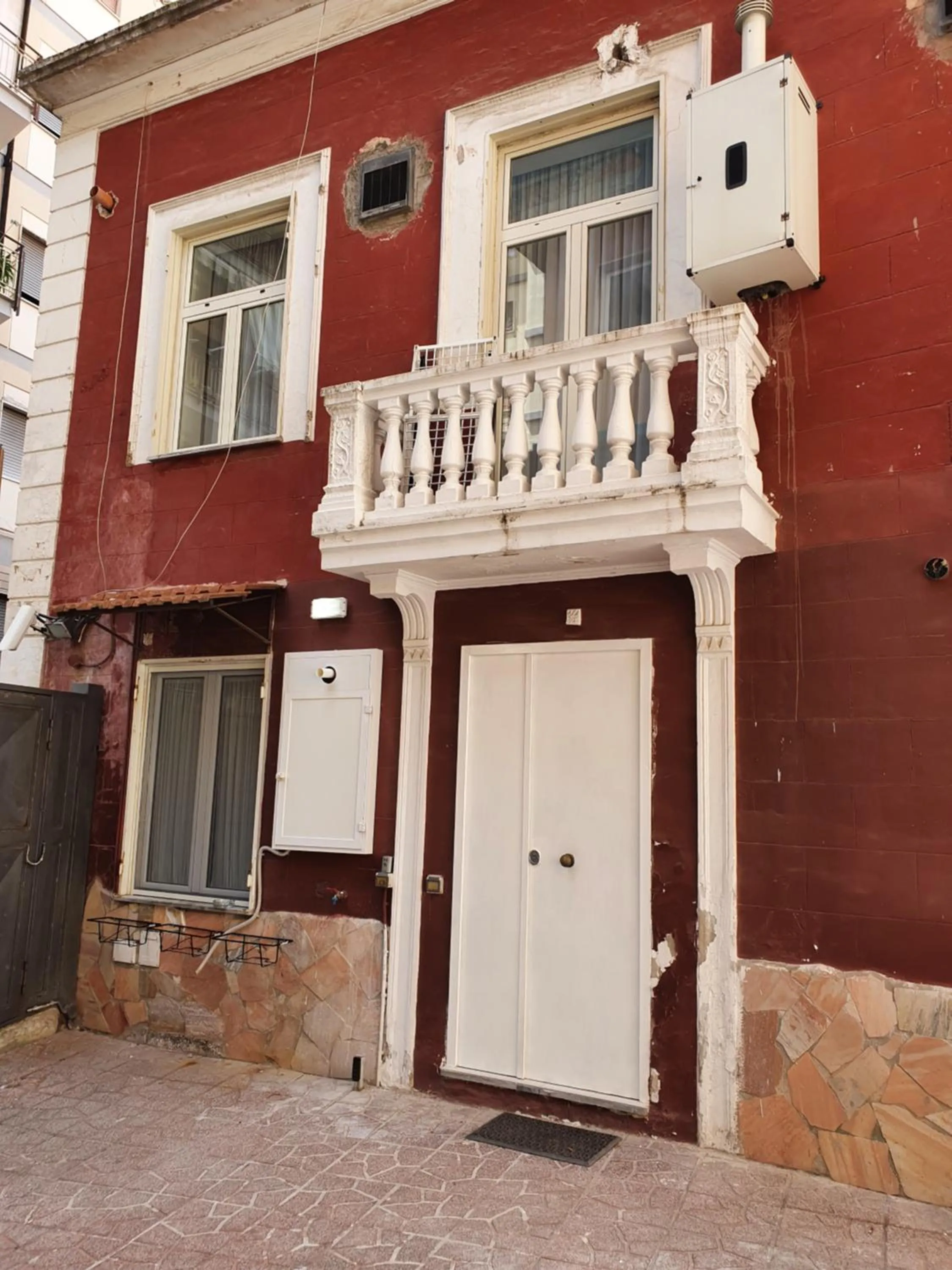 Facade/entrance in La Casina Rossa