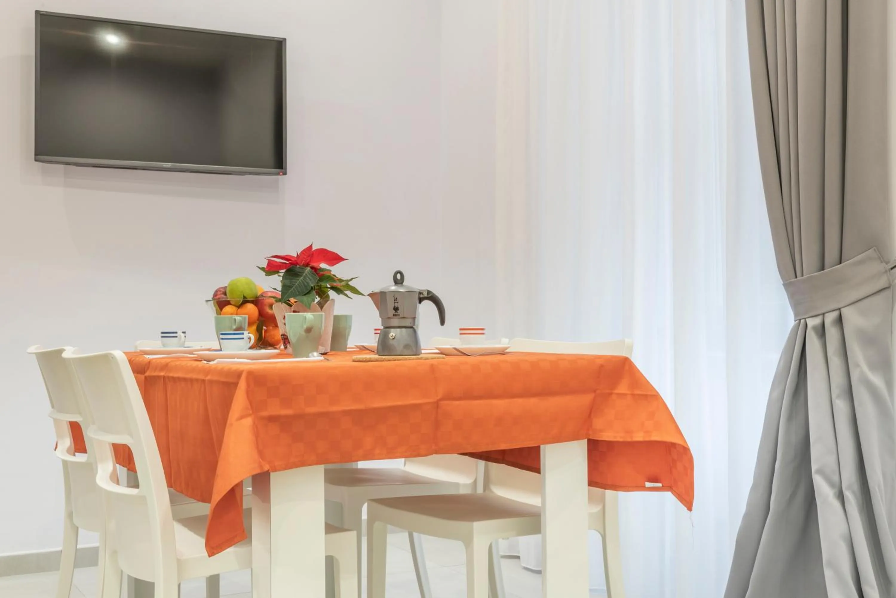 Dining area in La Casina Rossa