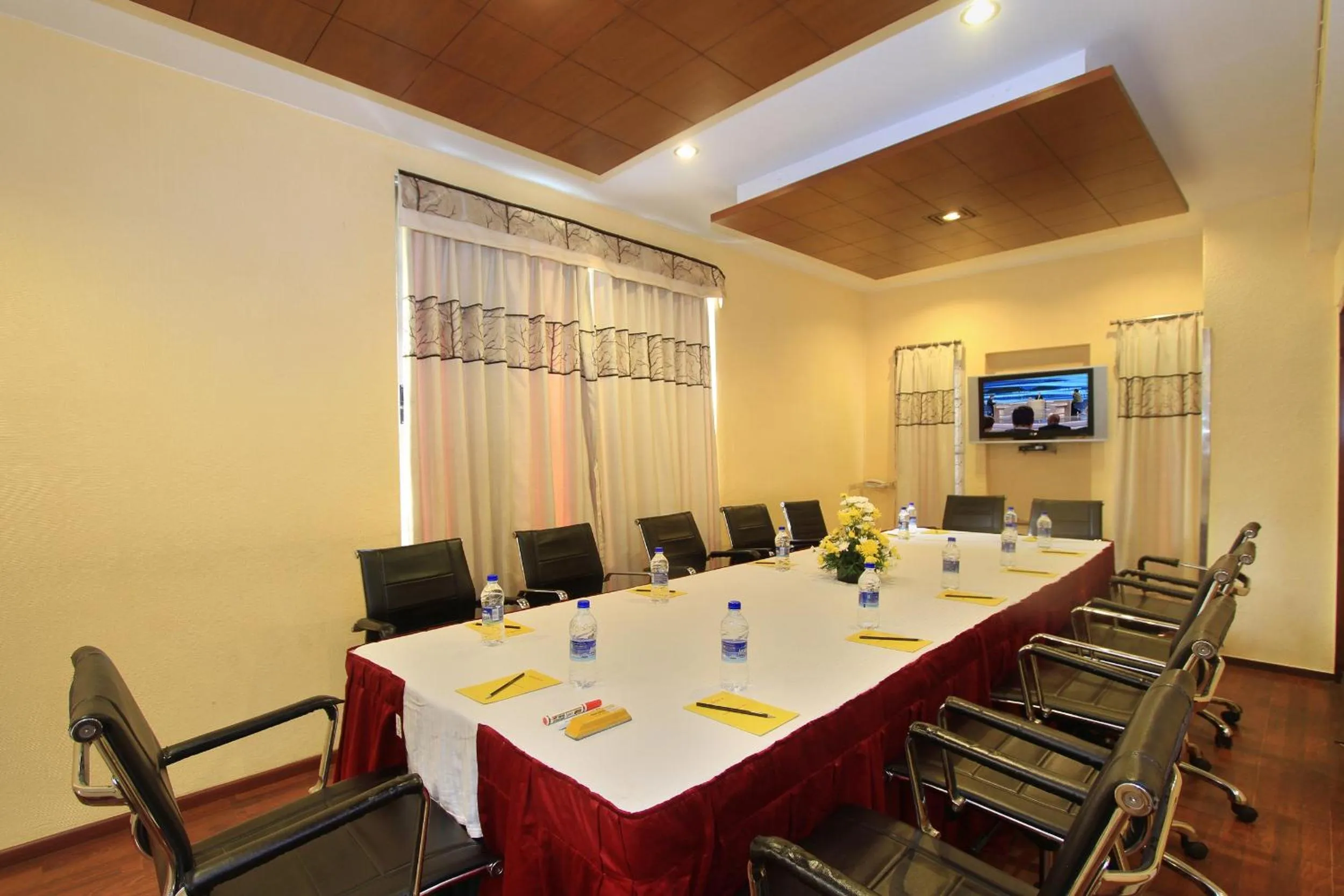 Business facilities in La Sara Grand