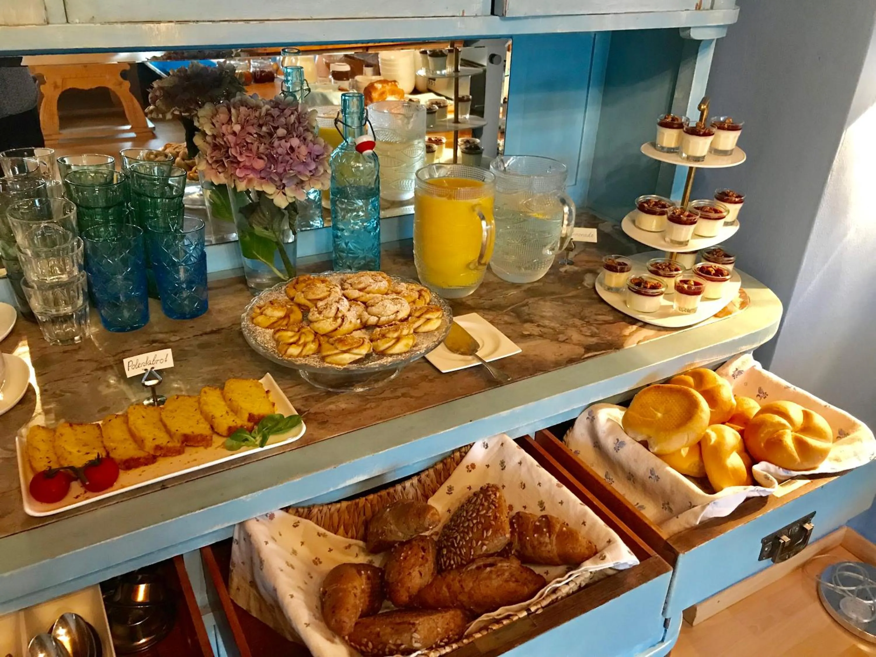 Food and drinks in VILLA OXA - Boutique Design Hotel