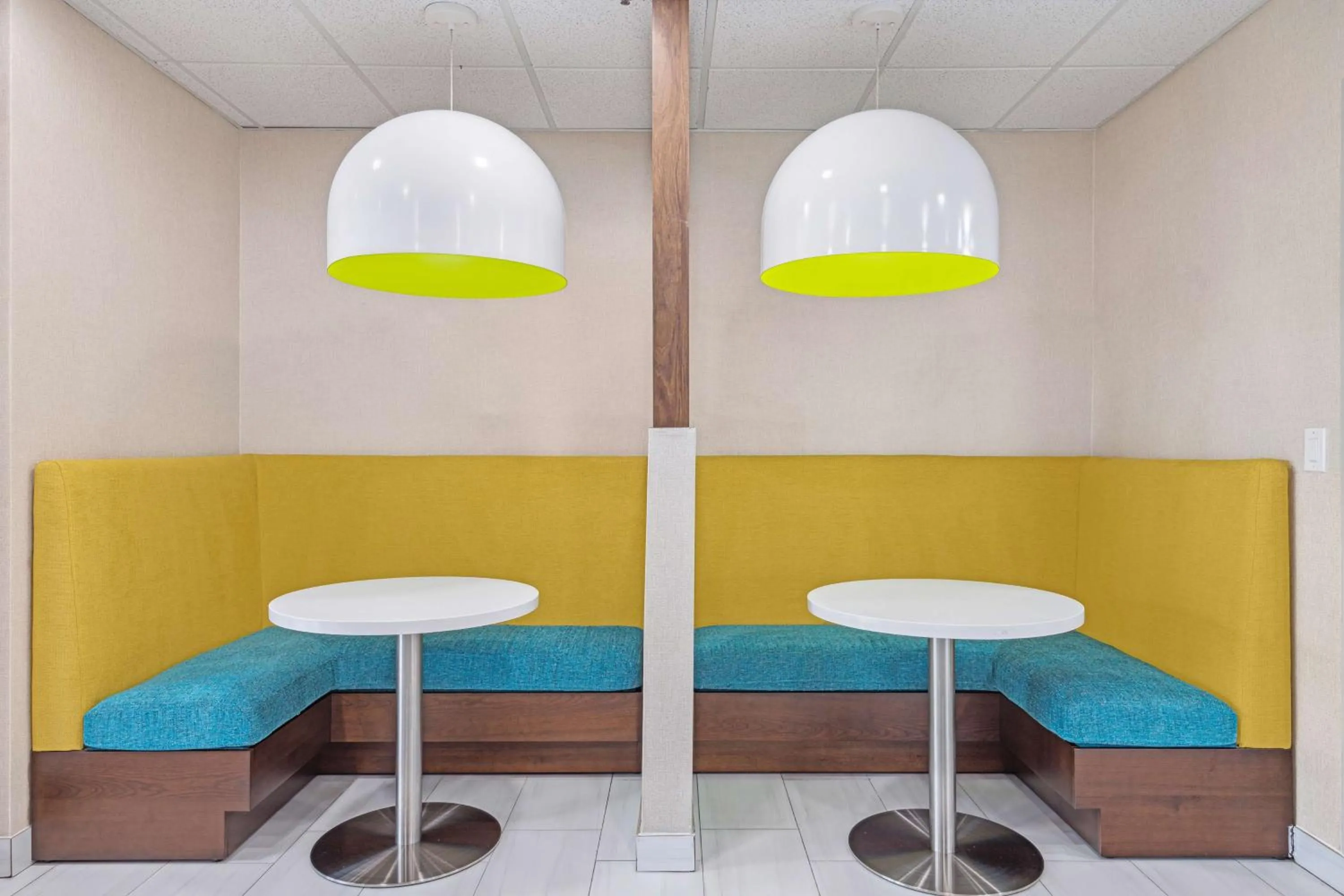 Restaurant/places to eat in Hampton Inn - Houston/Brookhollow