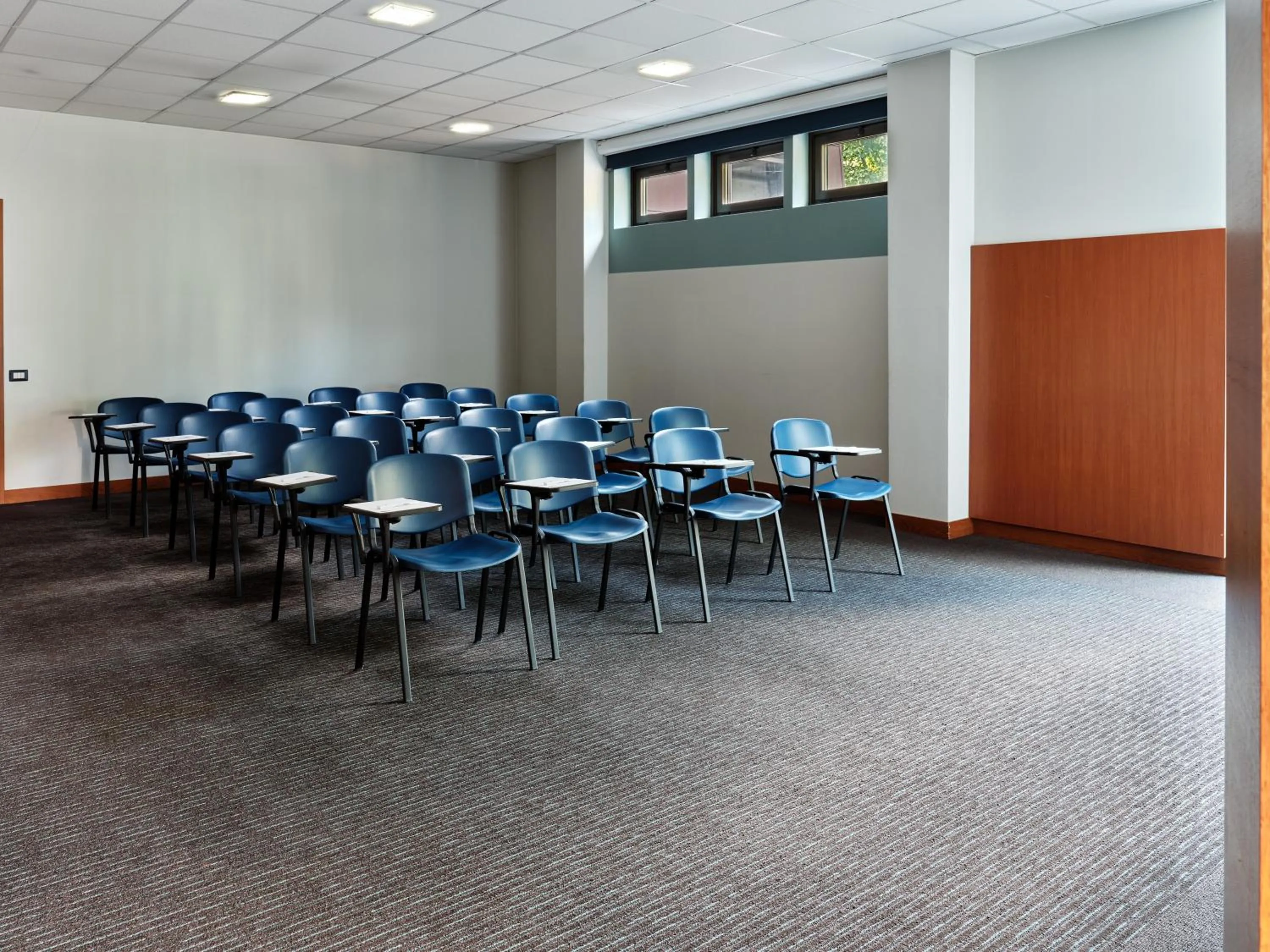 Meeting/conference room in Holiday Inn Express Milan-Malpensa Airport by IHG