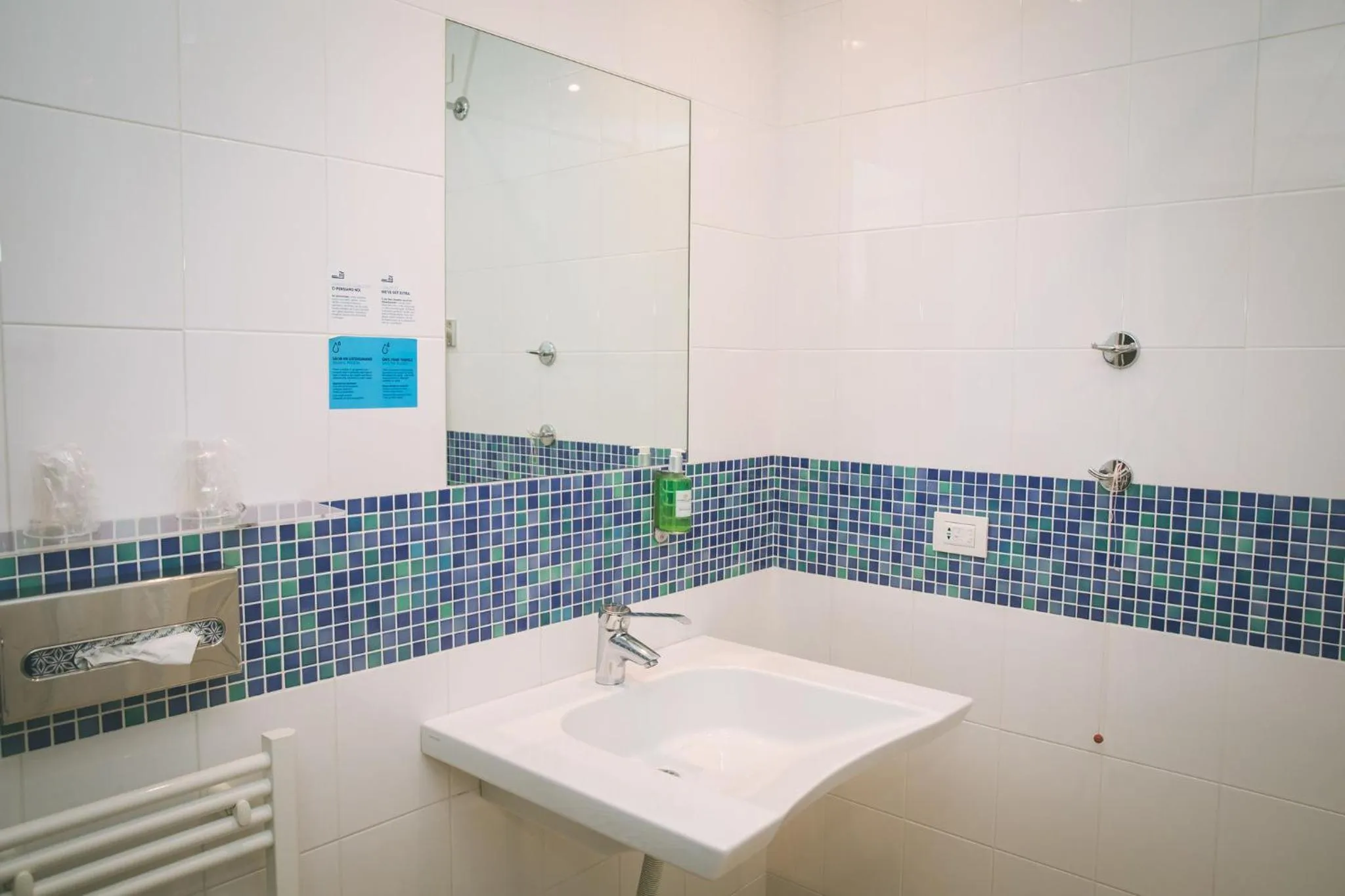 Photo of the whole room in Holiday Inn Express Milan-Malpensa Airport by IHG