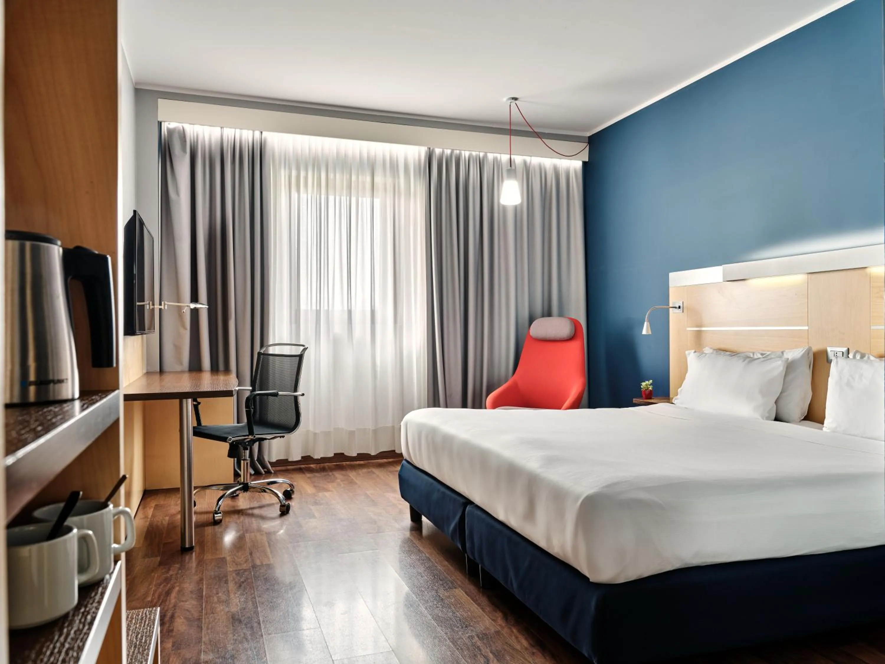 Bedroom, Bed in Holiday Inn Express Milan-Malpensa Airport by IHG