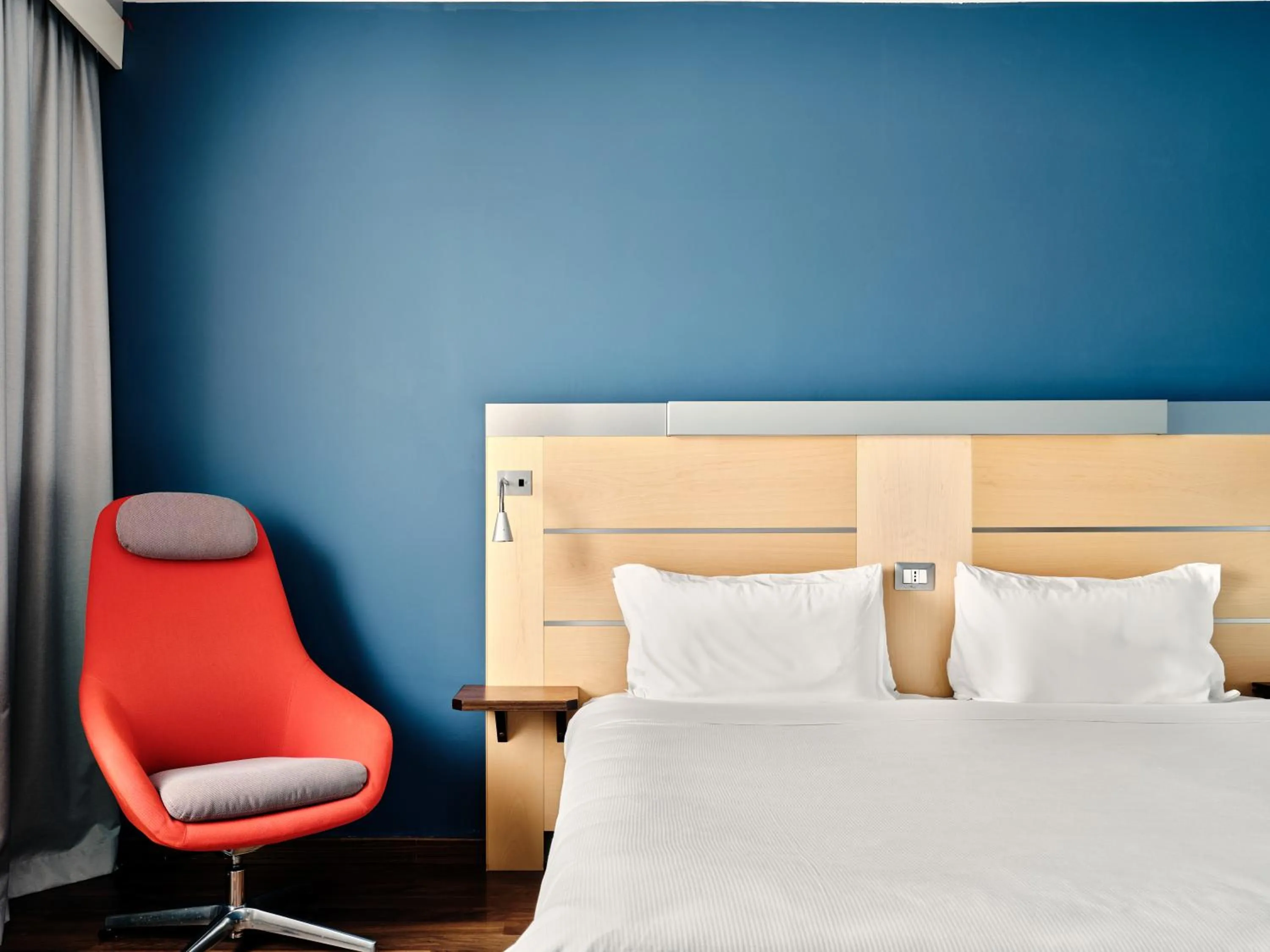 Bed in Holiday Inn Express Milan-Malpensa Airport by IHG