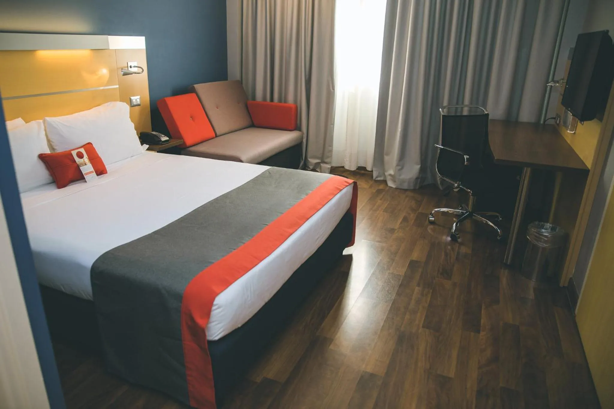 Photo of the whole room, Bed in Holiday Inn Express Milan-Malpensa Airport by IHG
