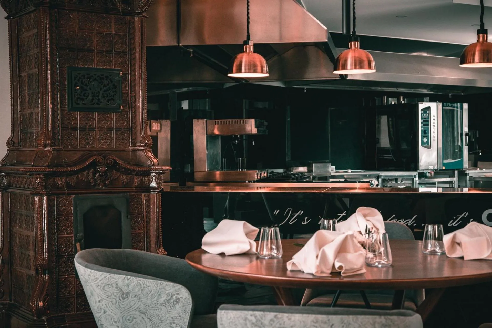 Restaurant/places to eat in Hotel Tomi