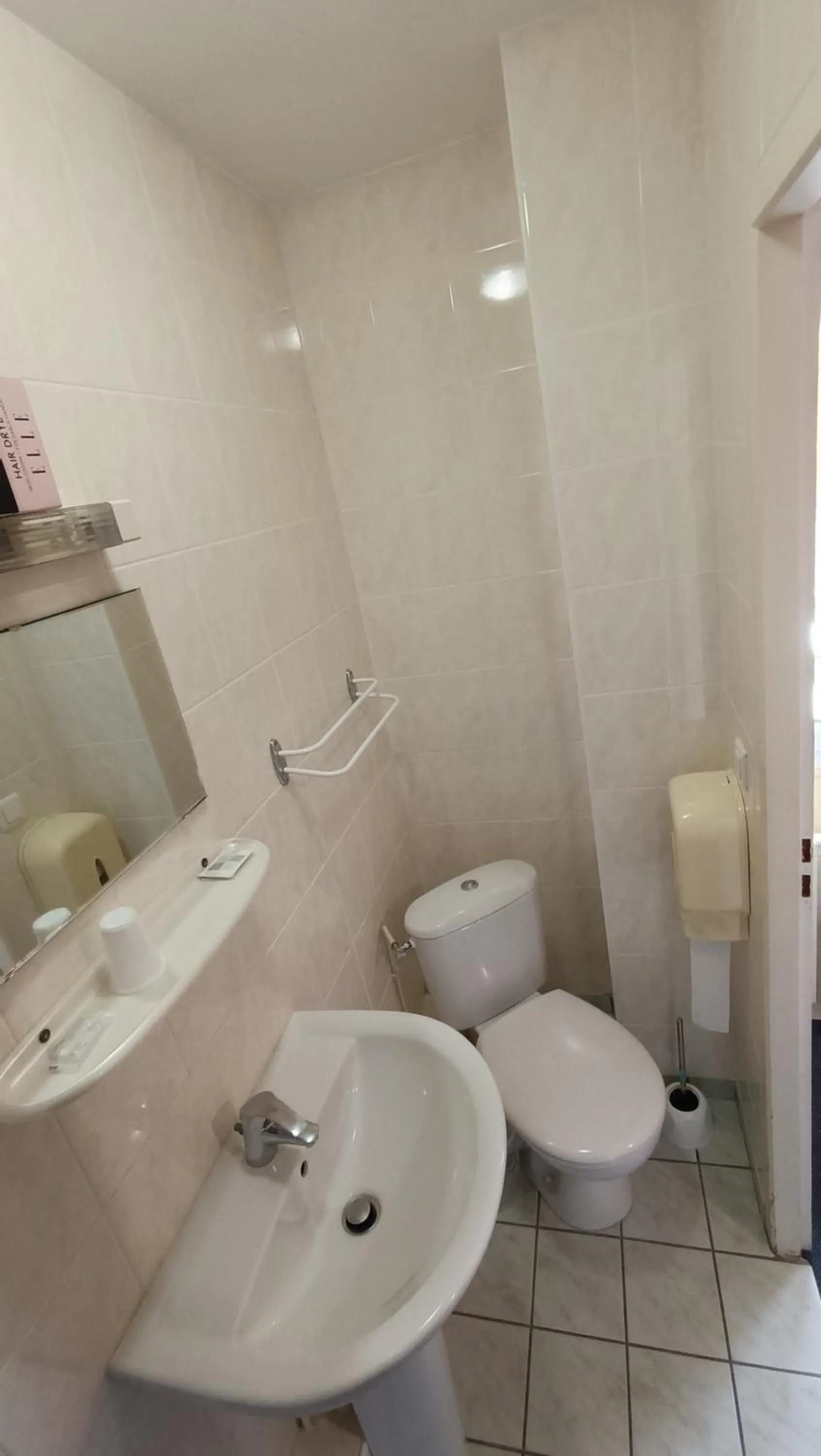 Bathroom in Hôtel Le Pommeil