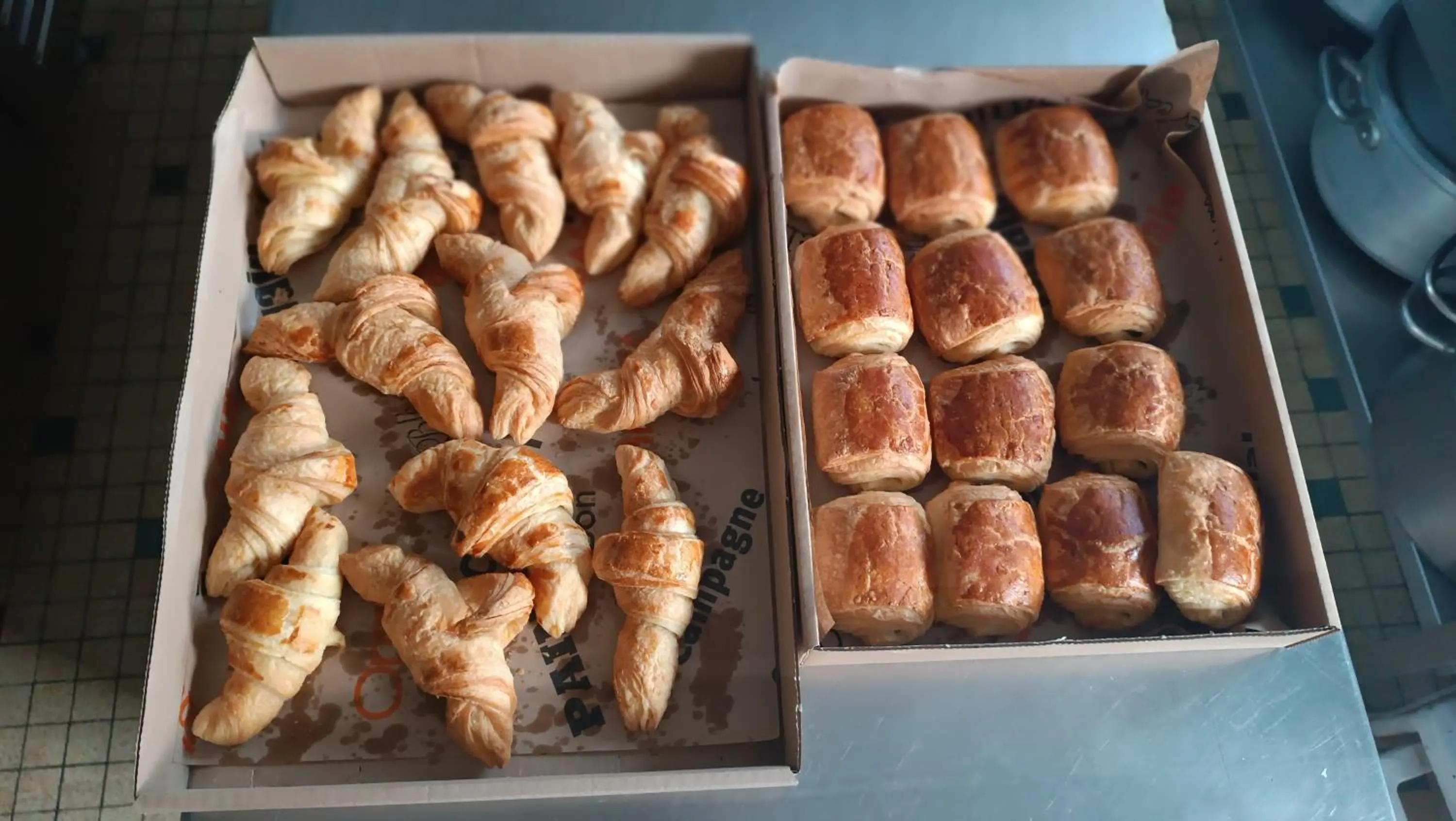 Continental breakfast in Hôtel Le Pommeil