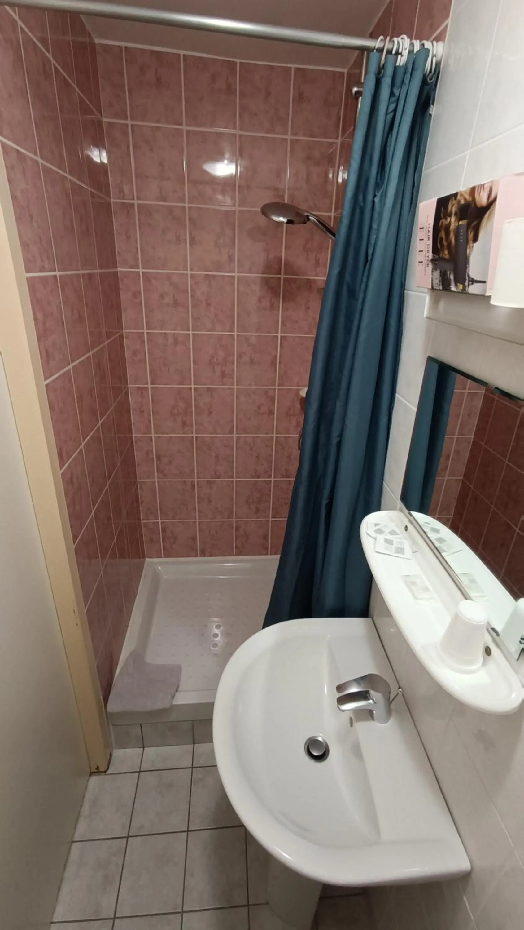 Bathroom in Hôtel Le Pommeil