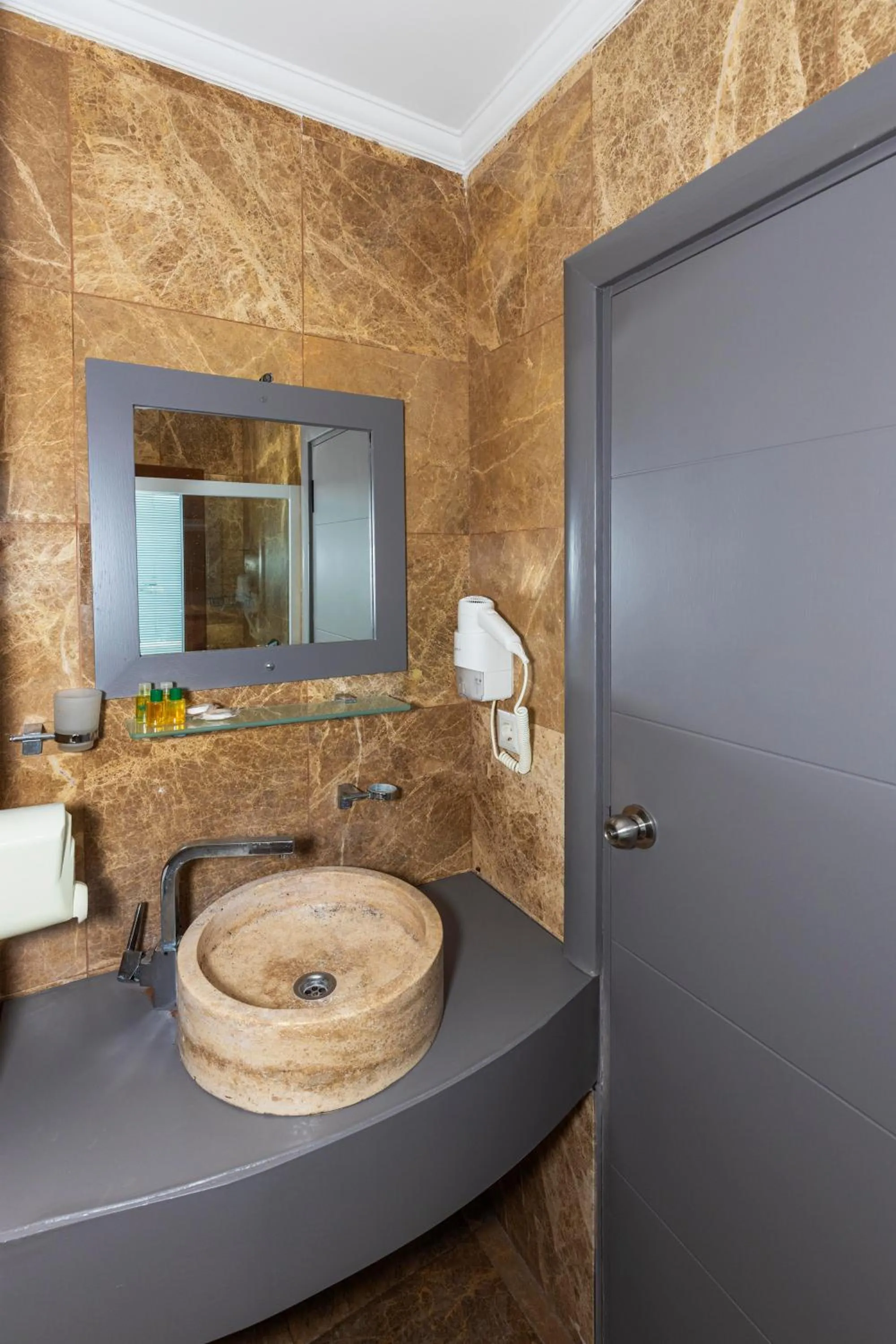 Bathroom in Akkan Hotel