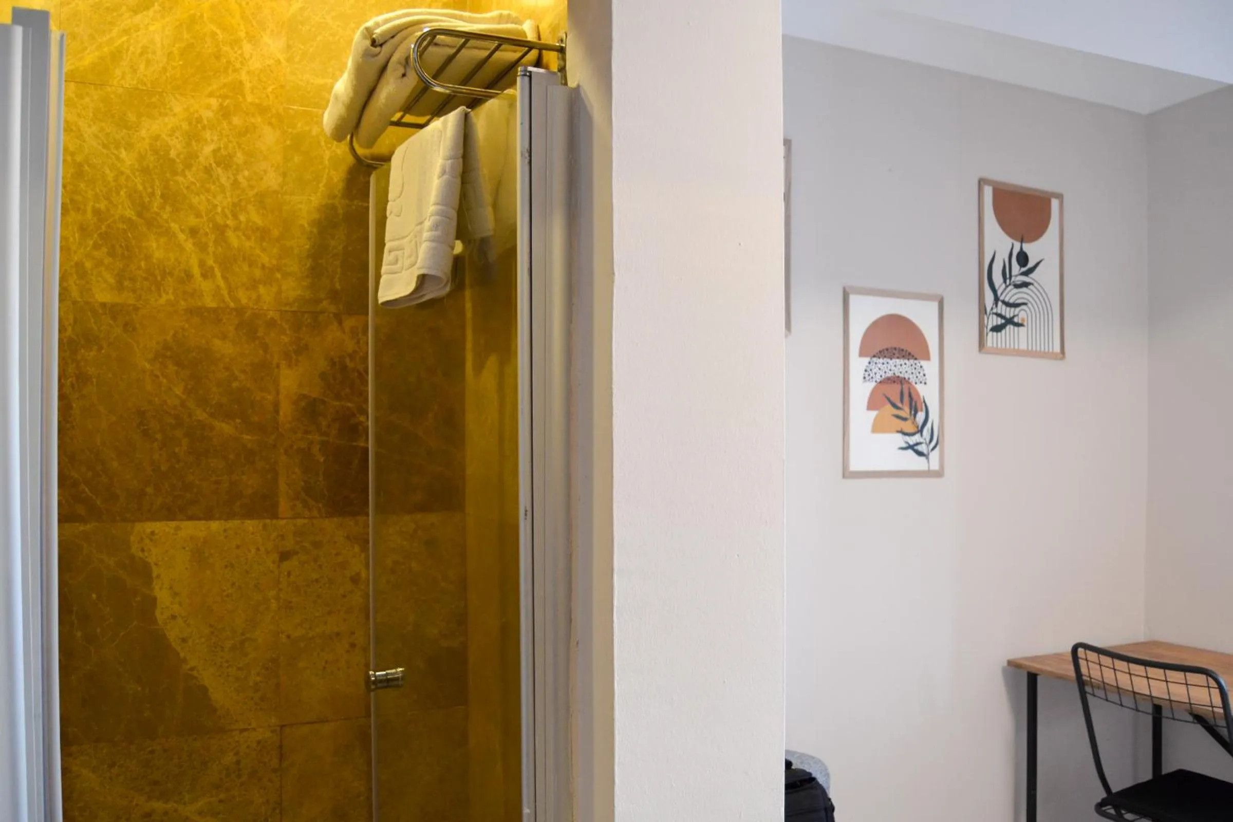 Shower in Akkan Hotel