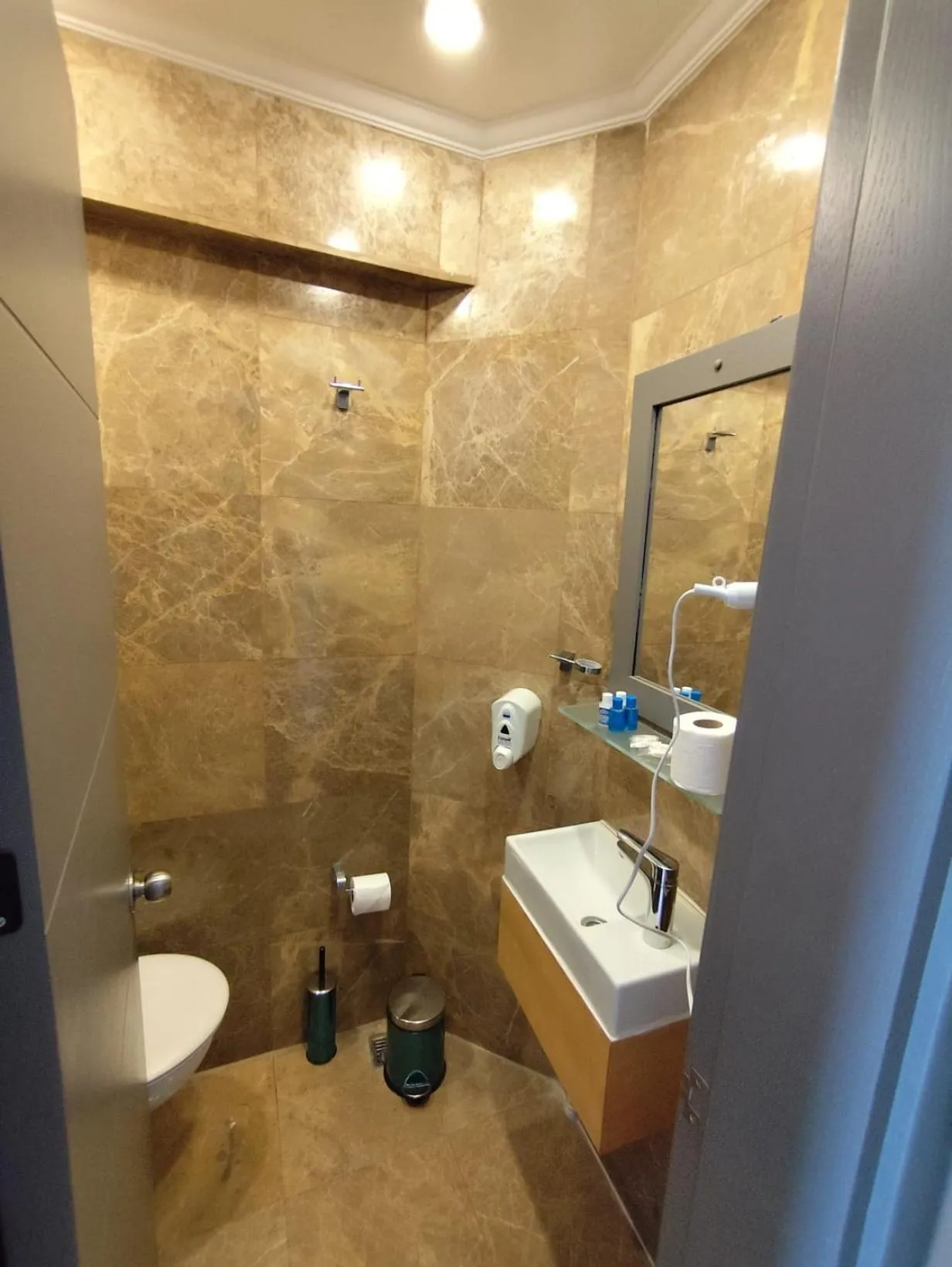 Bathroom in Akkan Hotel