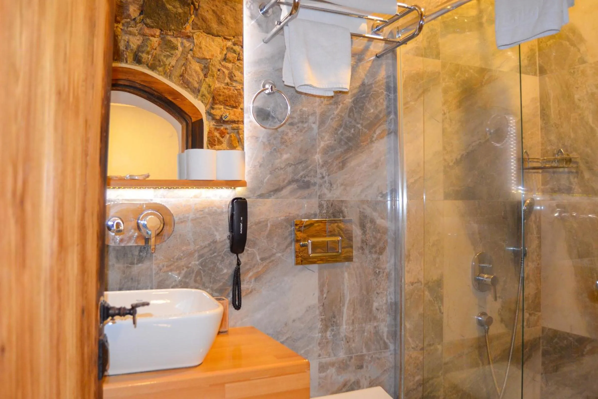 Shower in Akkan Hotel