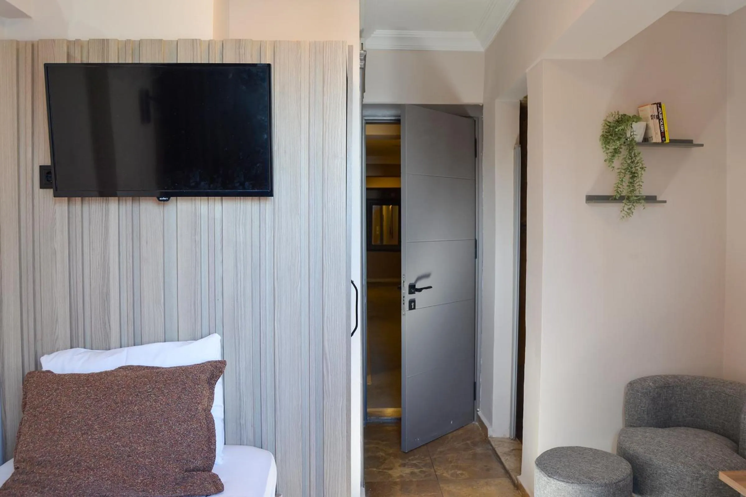 TV and multimedia in Akkan Hotel