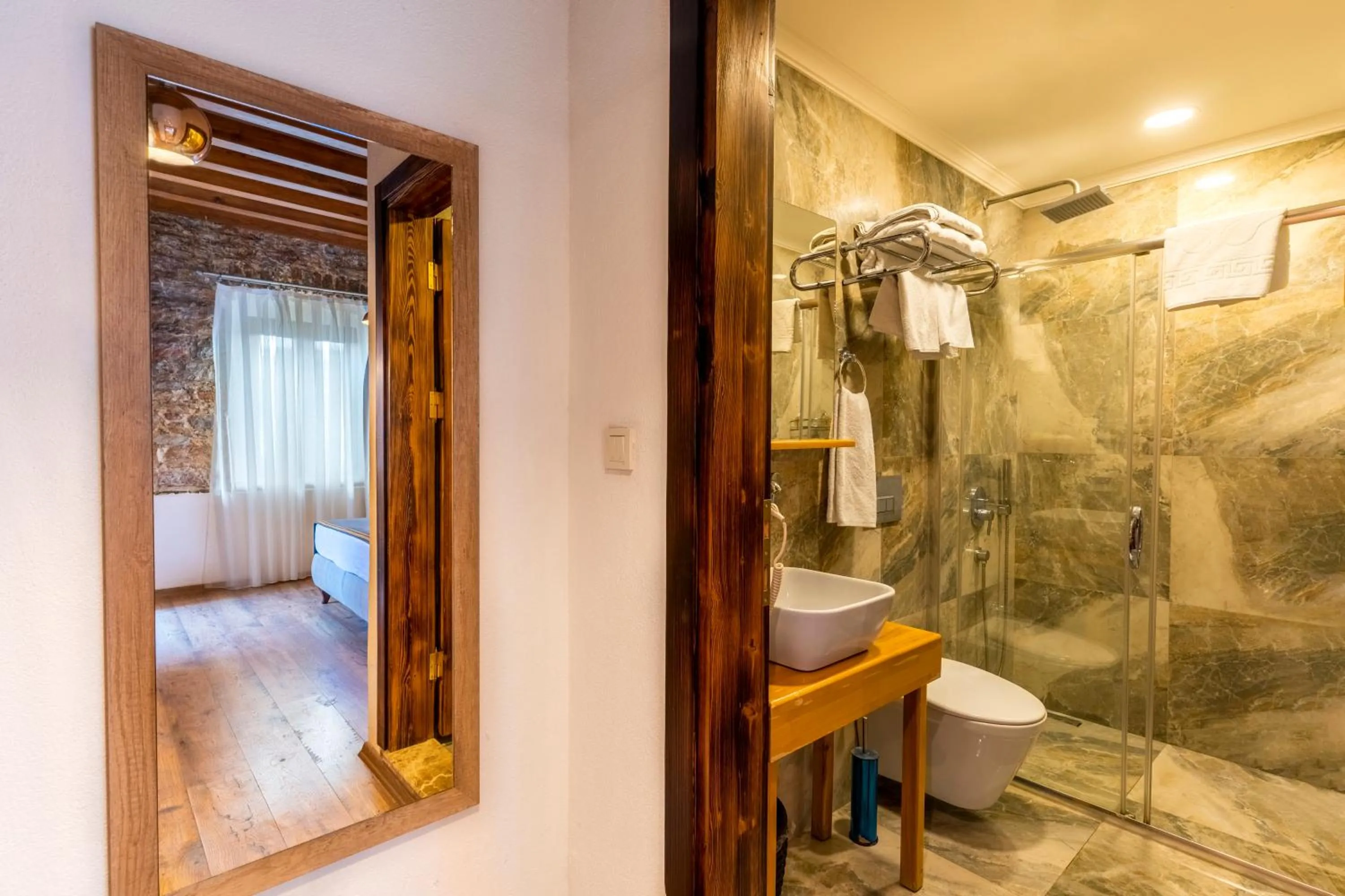 Shower in Akkan Hotel