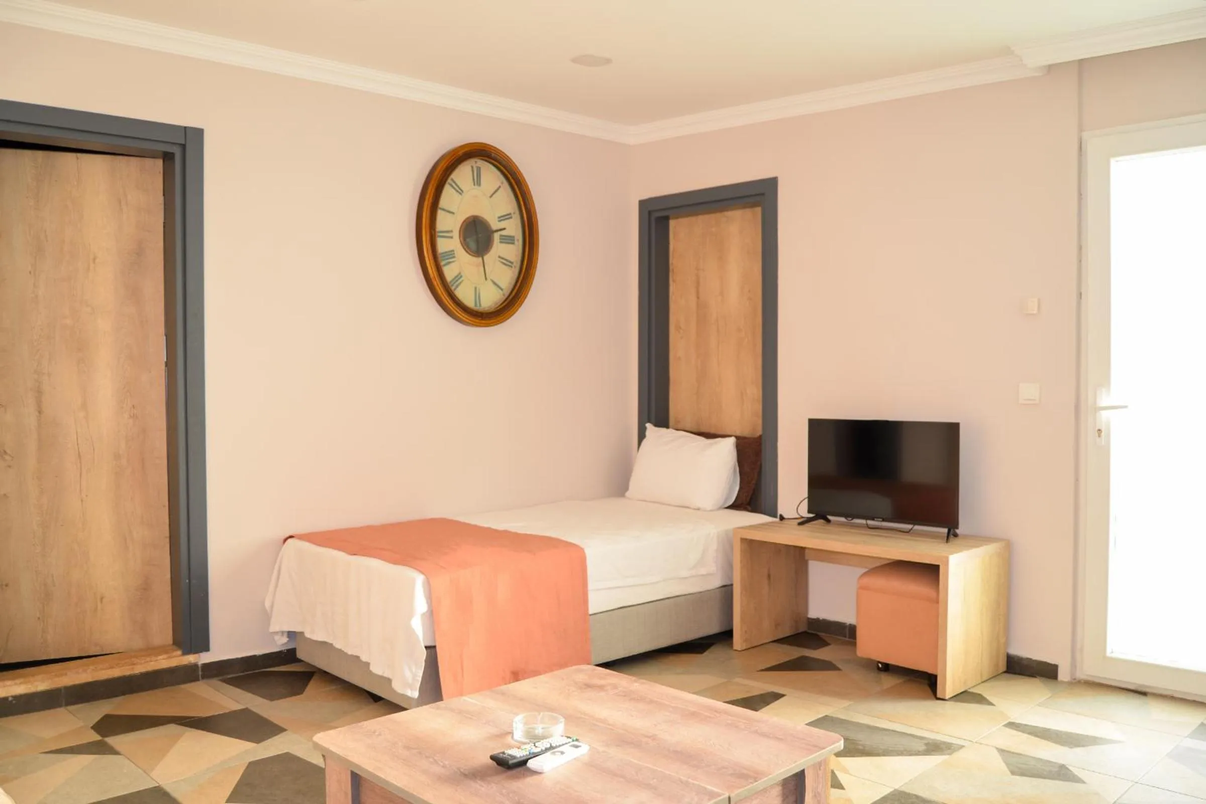 Living room, Bed in Akkan Hotel