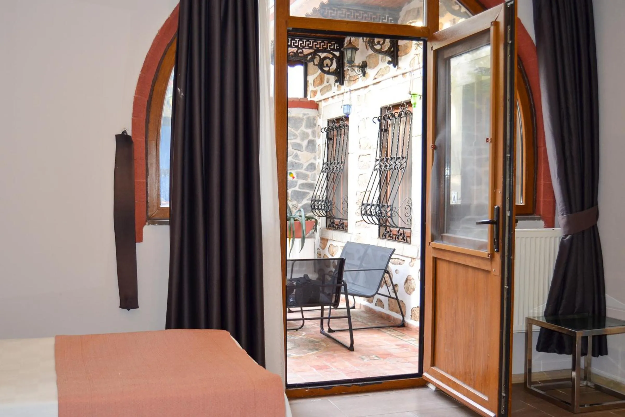 Facade/entrance, Bed in Akkan Hotel