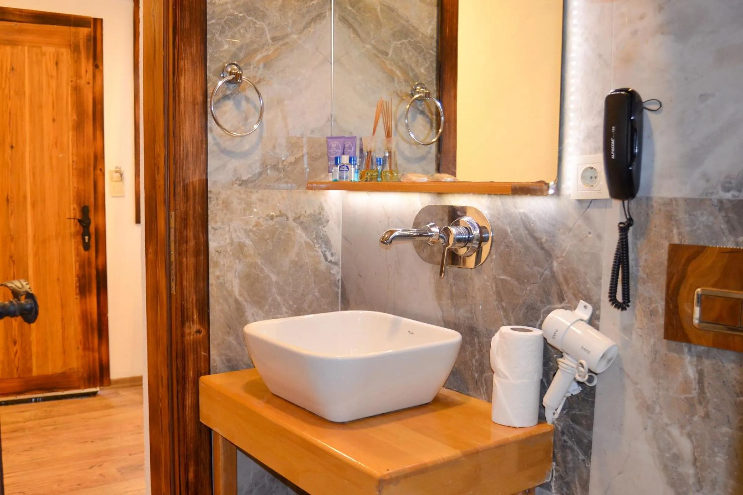 Shower in Akkan Hotel