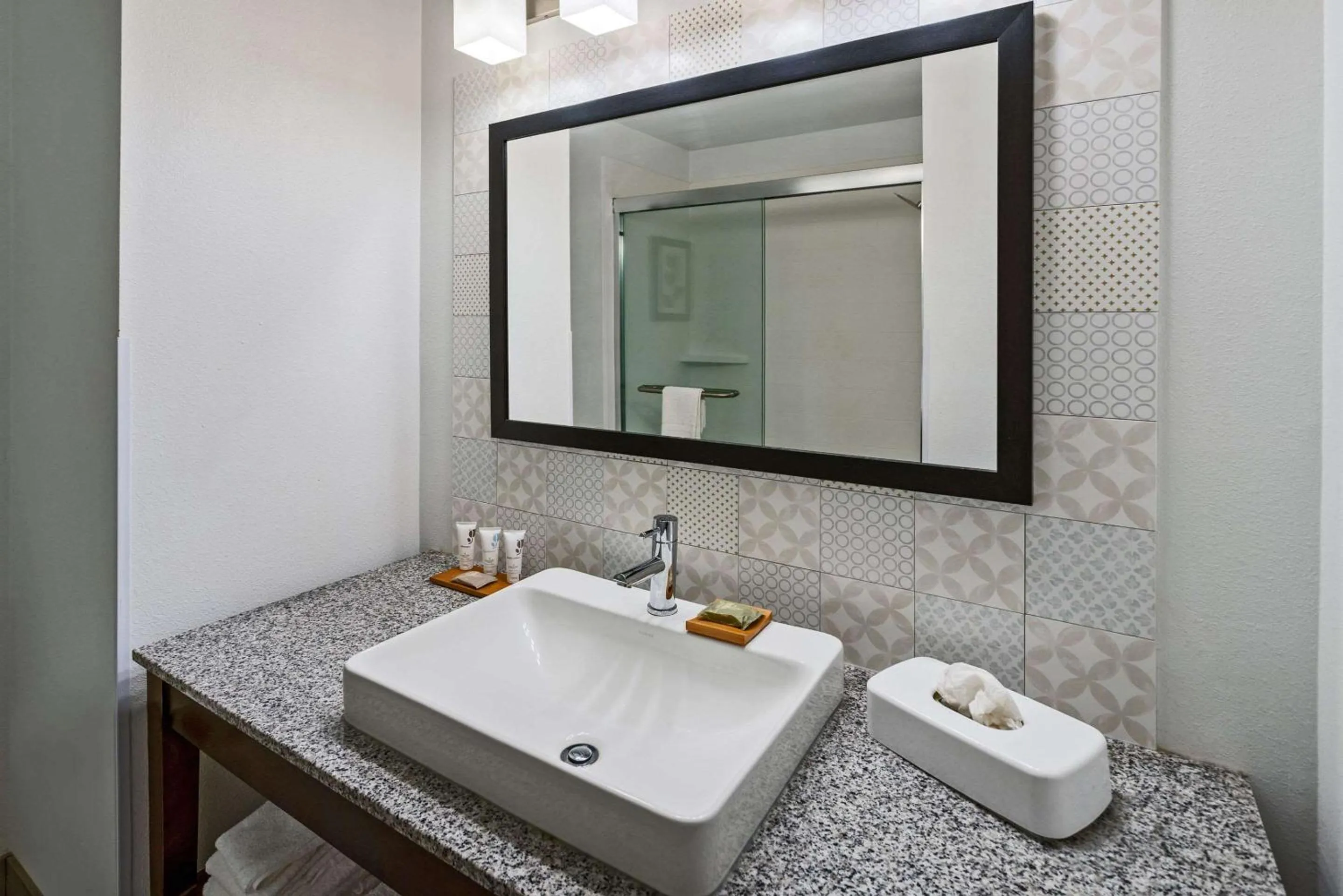 Bedroom in Country Inn & Suites by Radisson, Salisbury, MD