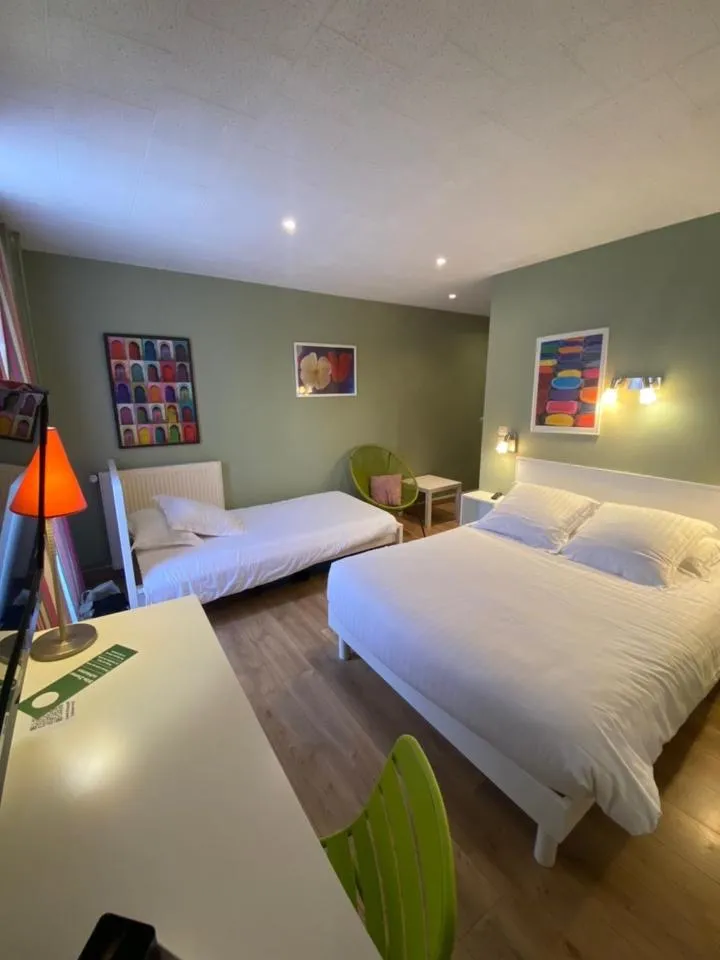 Bed in Hotel Le Pelican