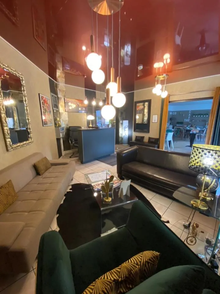 Communal lounge/ TV room in Hotel Le Pelican