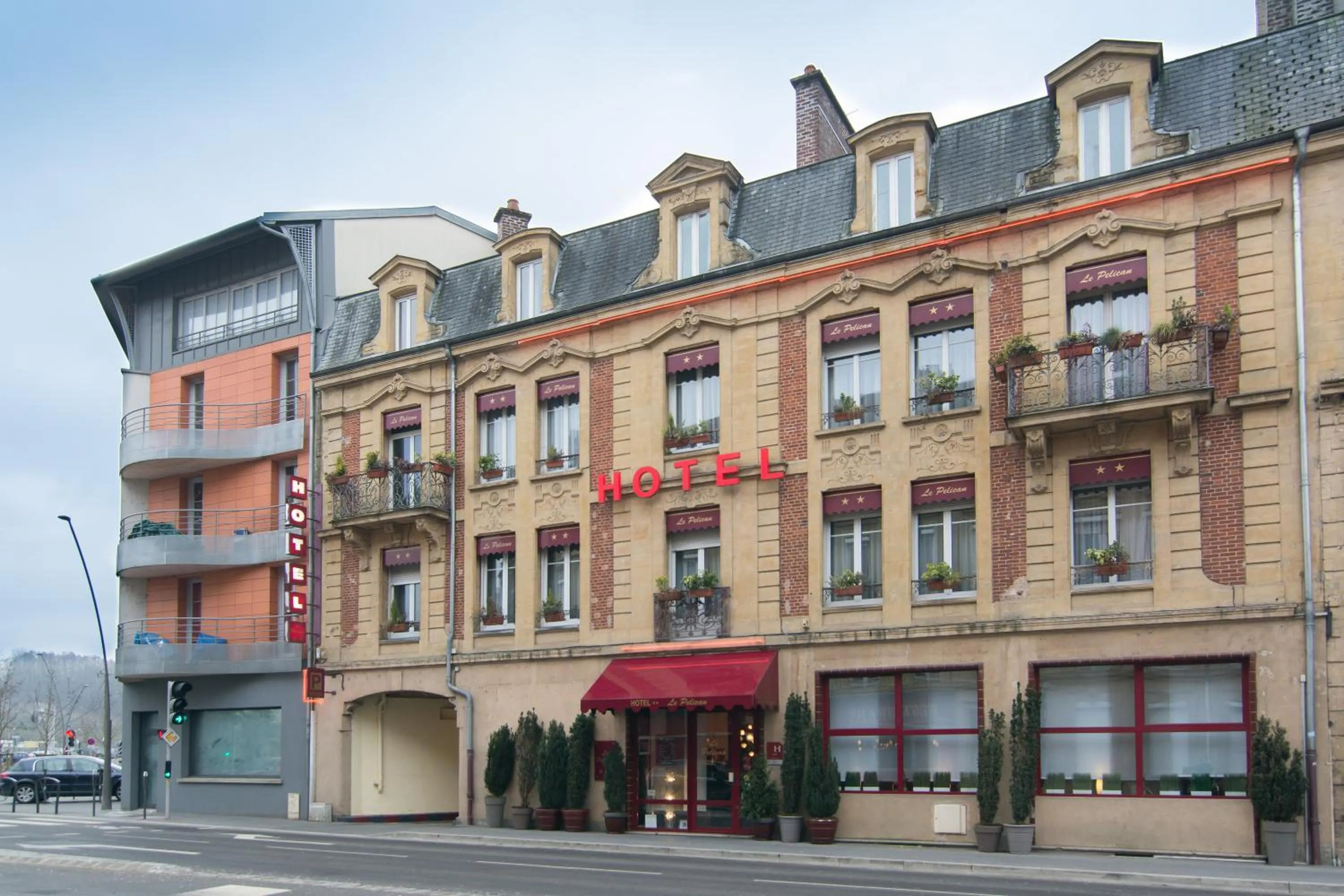 Property building in Hotel Le Pelican