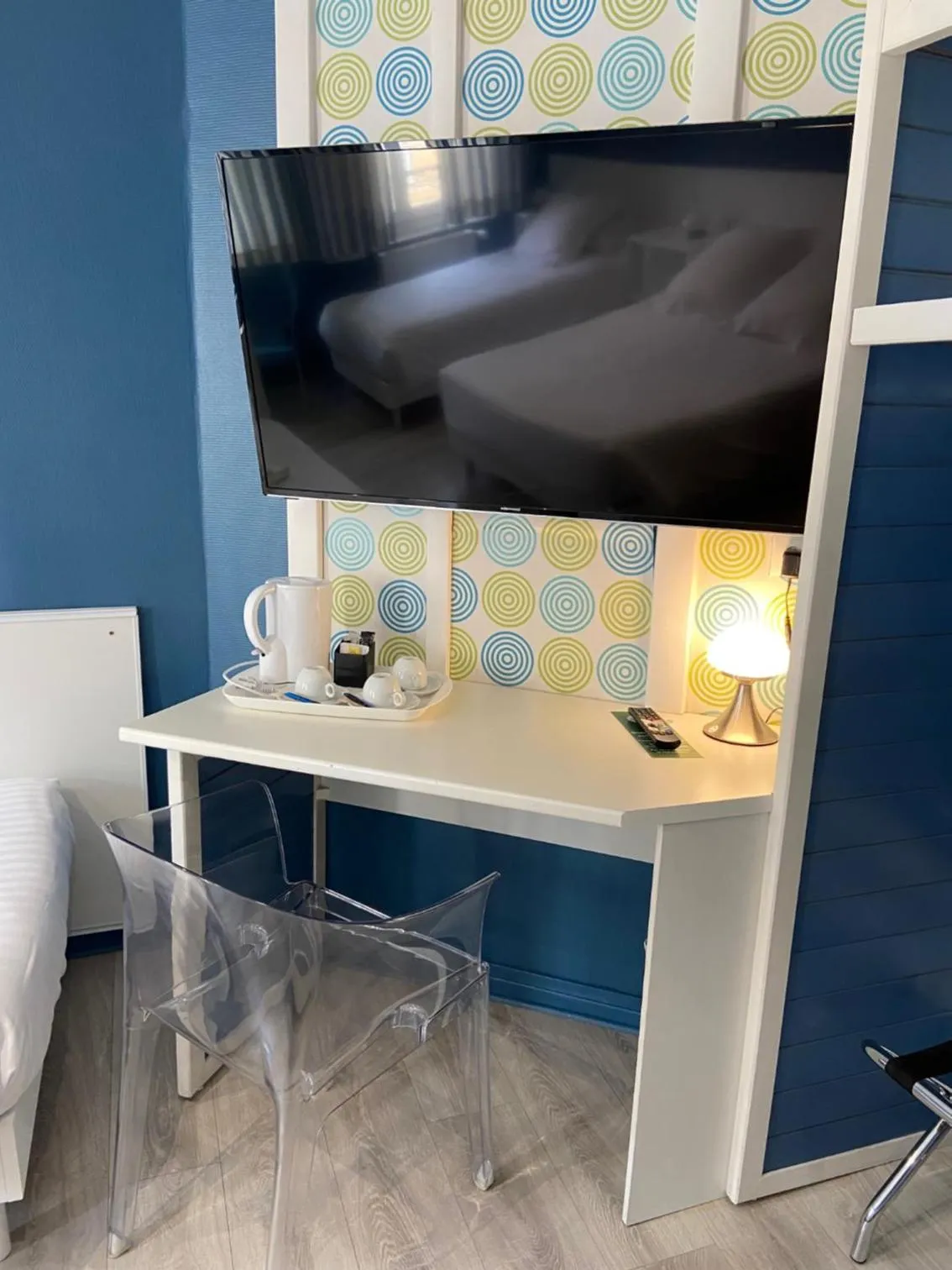 TV and multimedia in Hotel Le Pelican