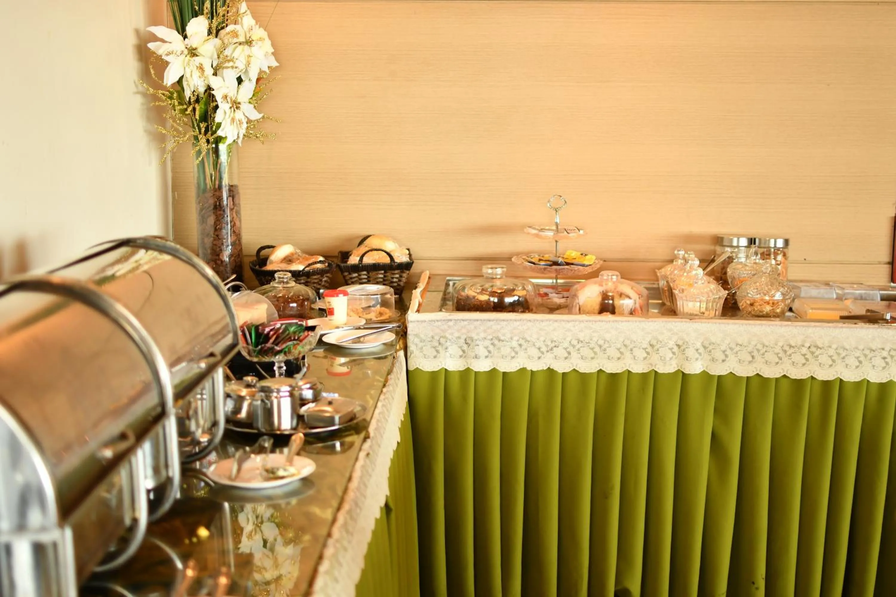 Breakfast in Troodon Park Hotel