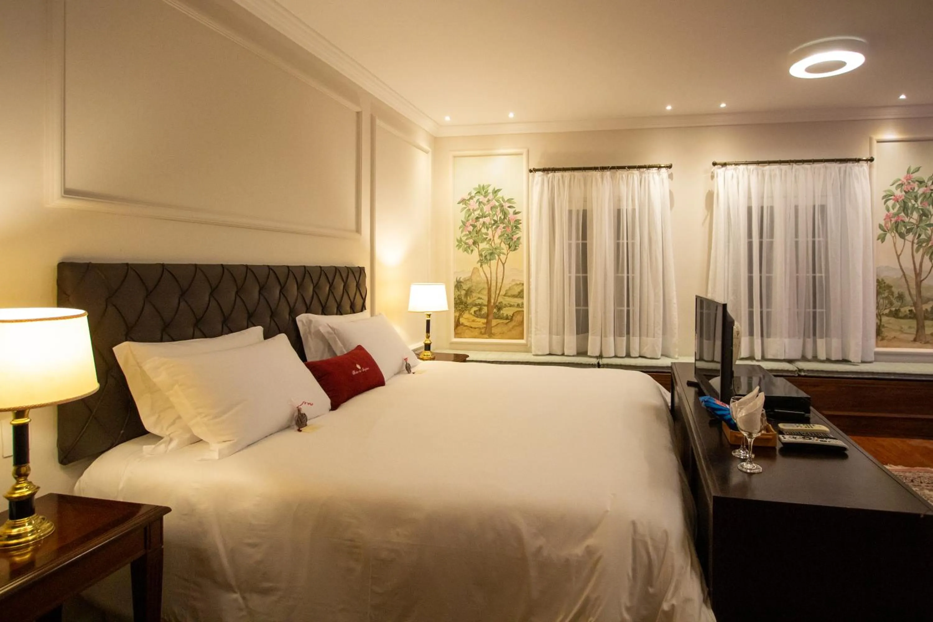 Bed in Hotel Solar do Império