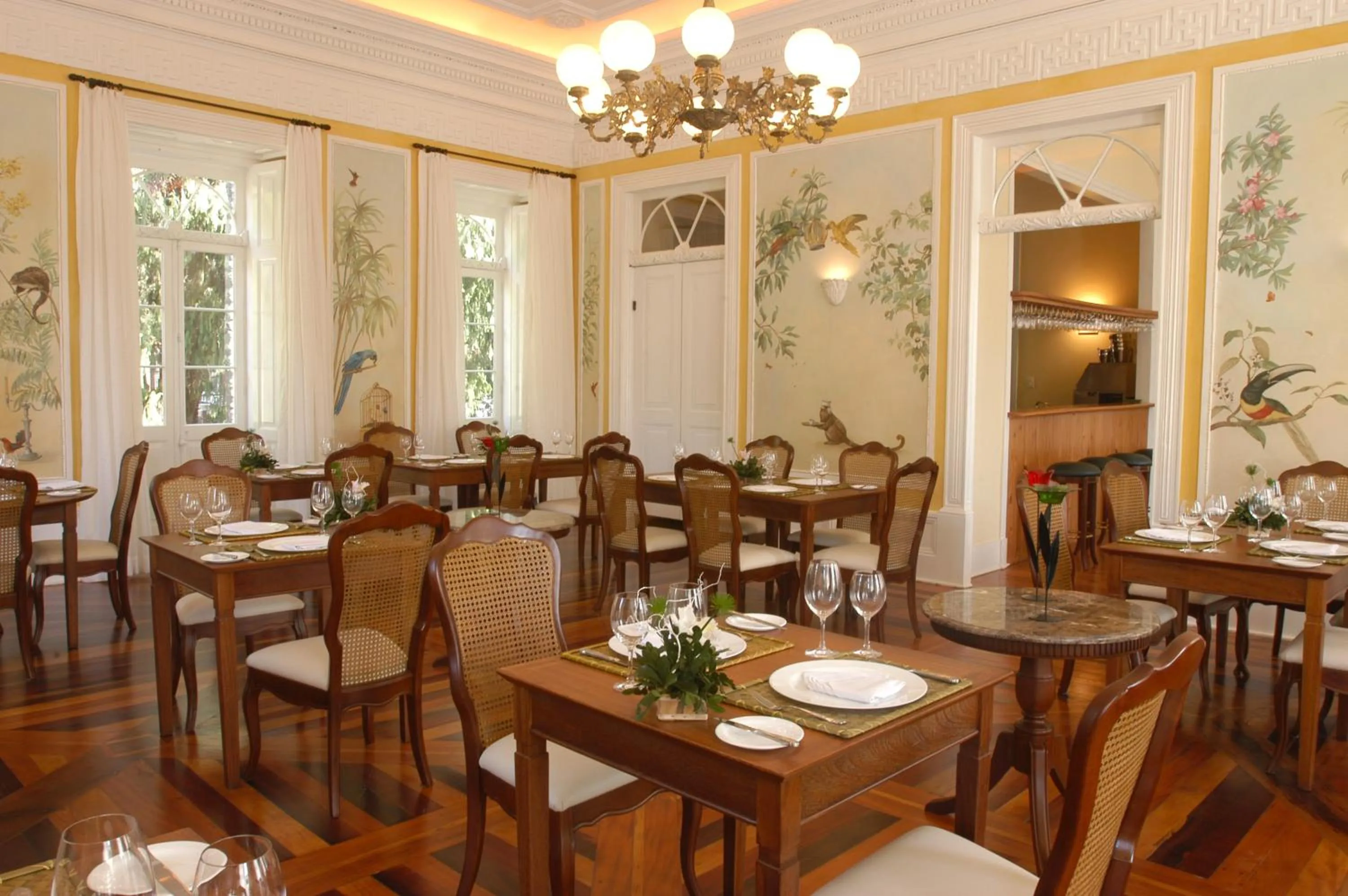 Restaurant/places to eat in Hotel Solar do Império