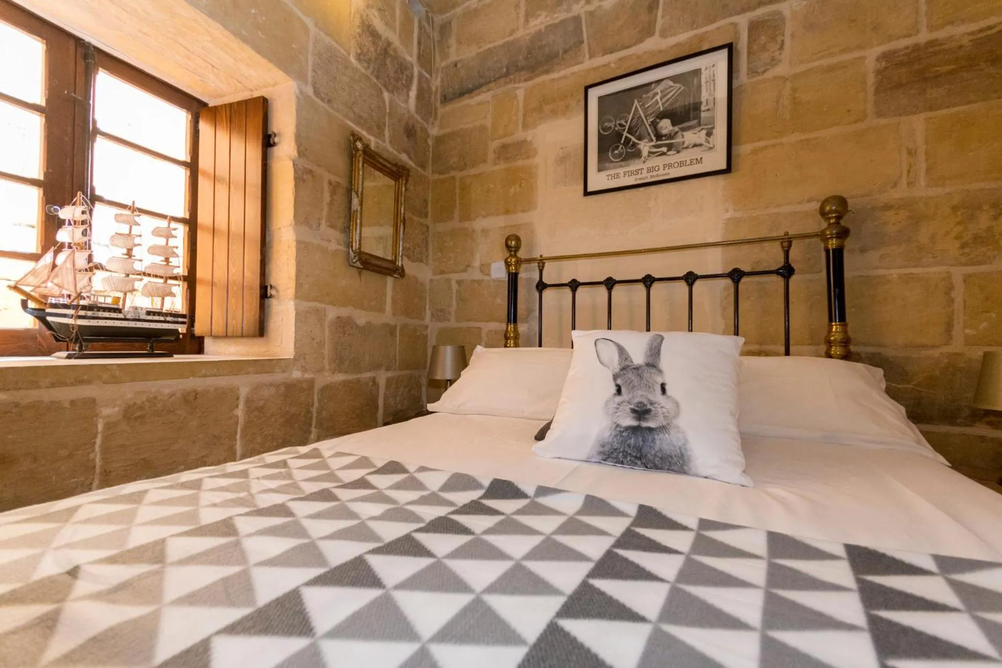 Photo of the whole room, Bed in The Burrow Guest House