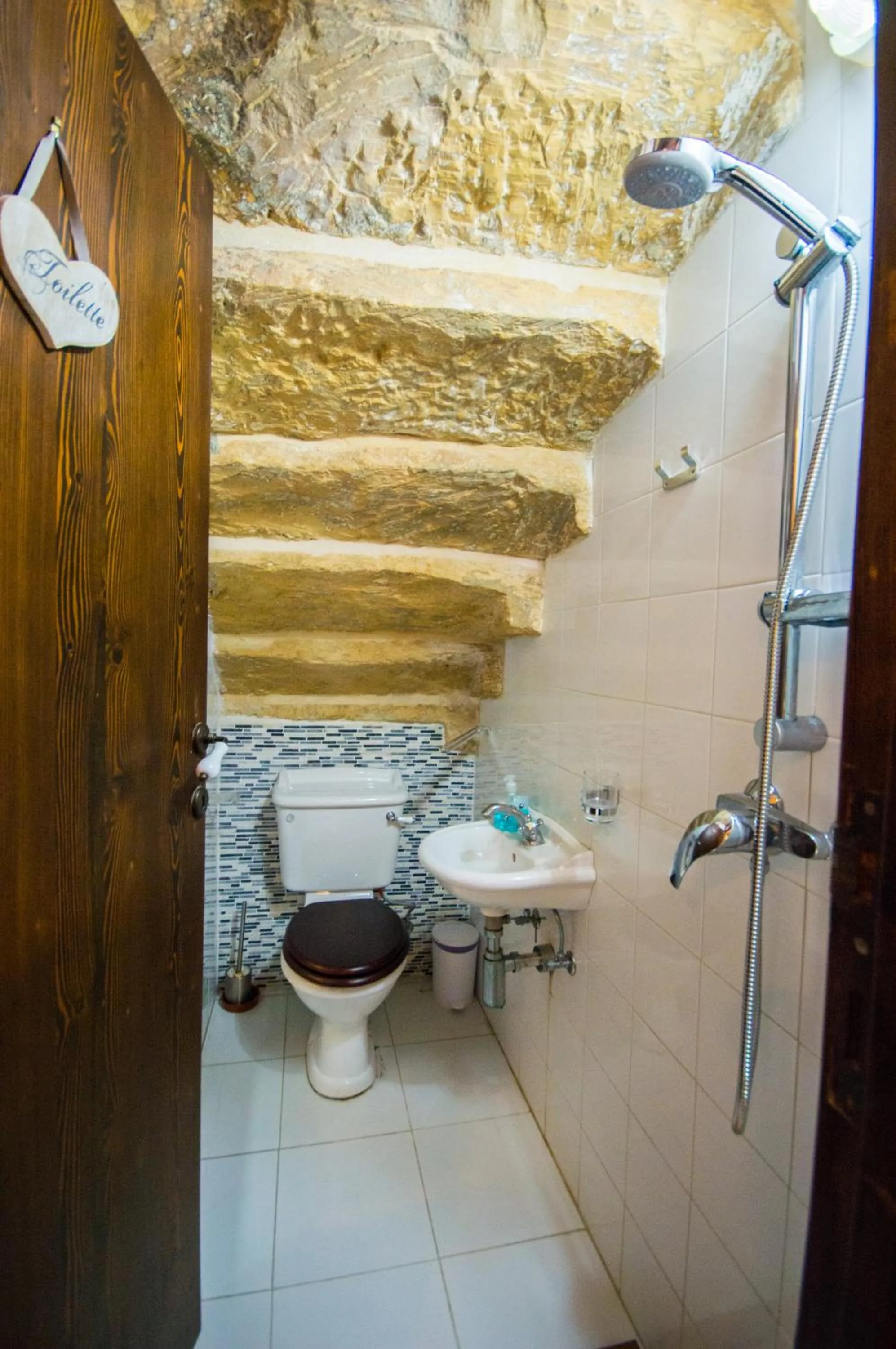 Shower in The Burrow Guest House