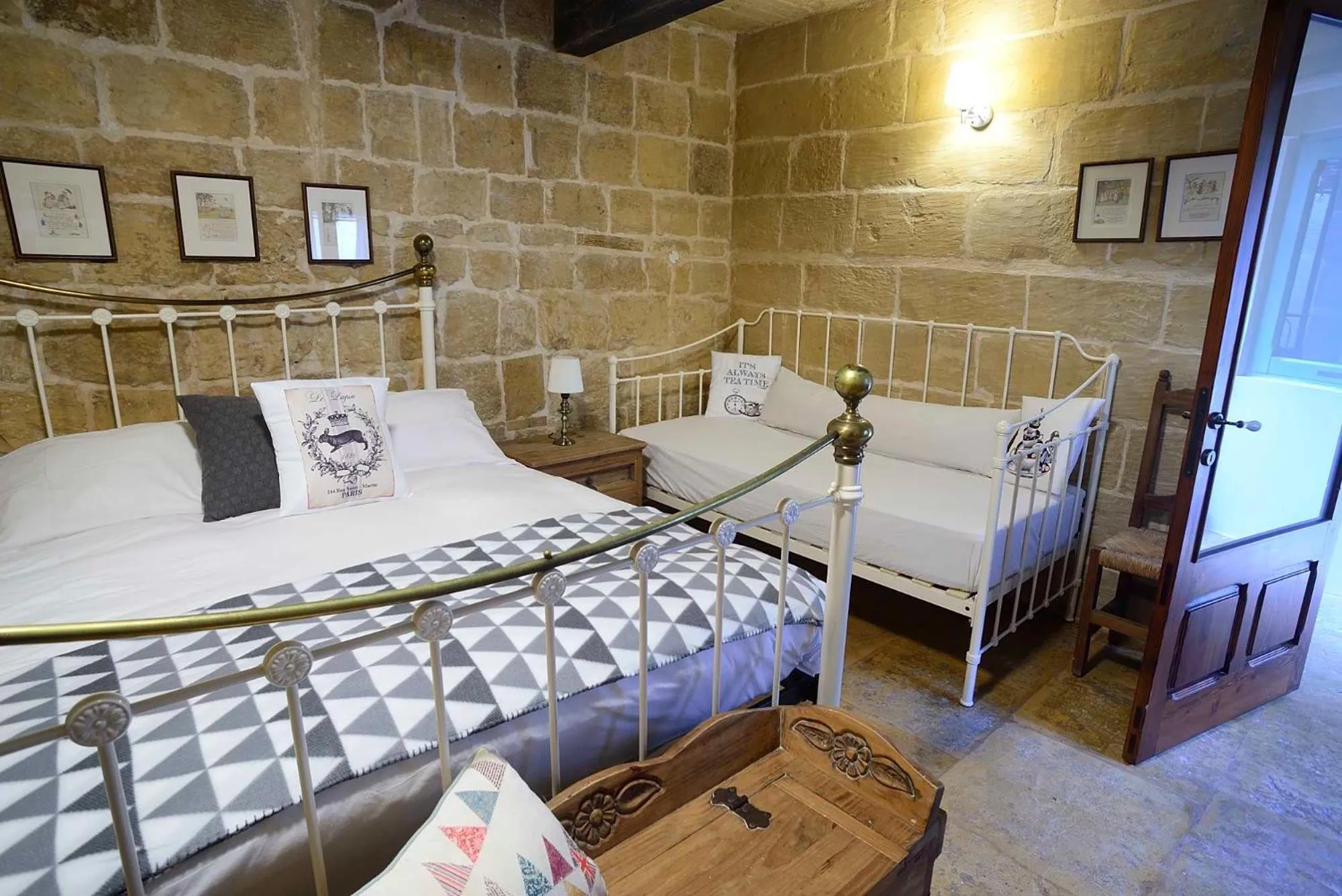 Bedroom, Bed in The Burrow Guest House