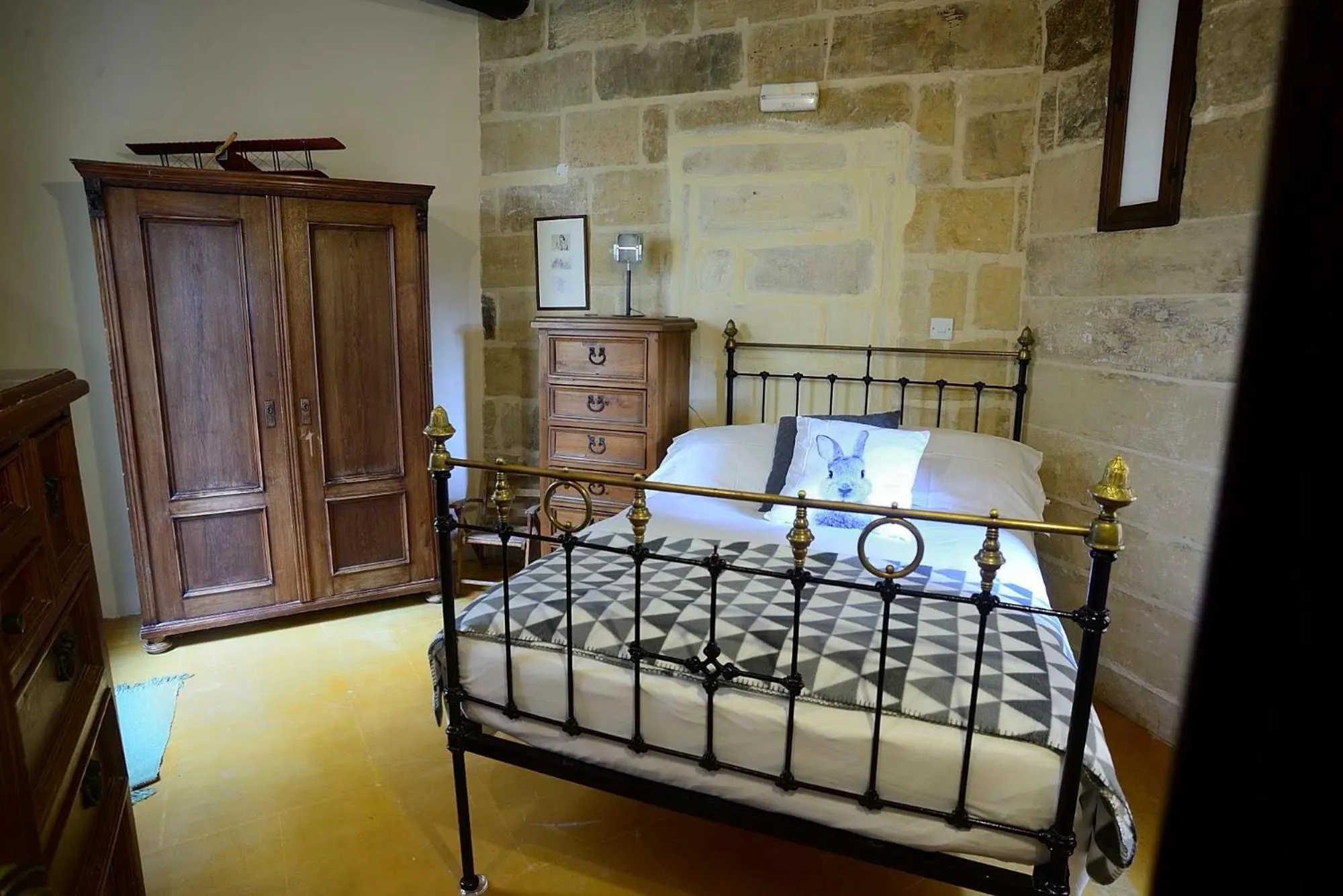 Bedroom, Bed in The Burrow Guest House