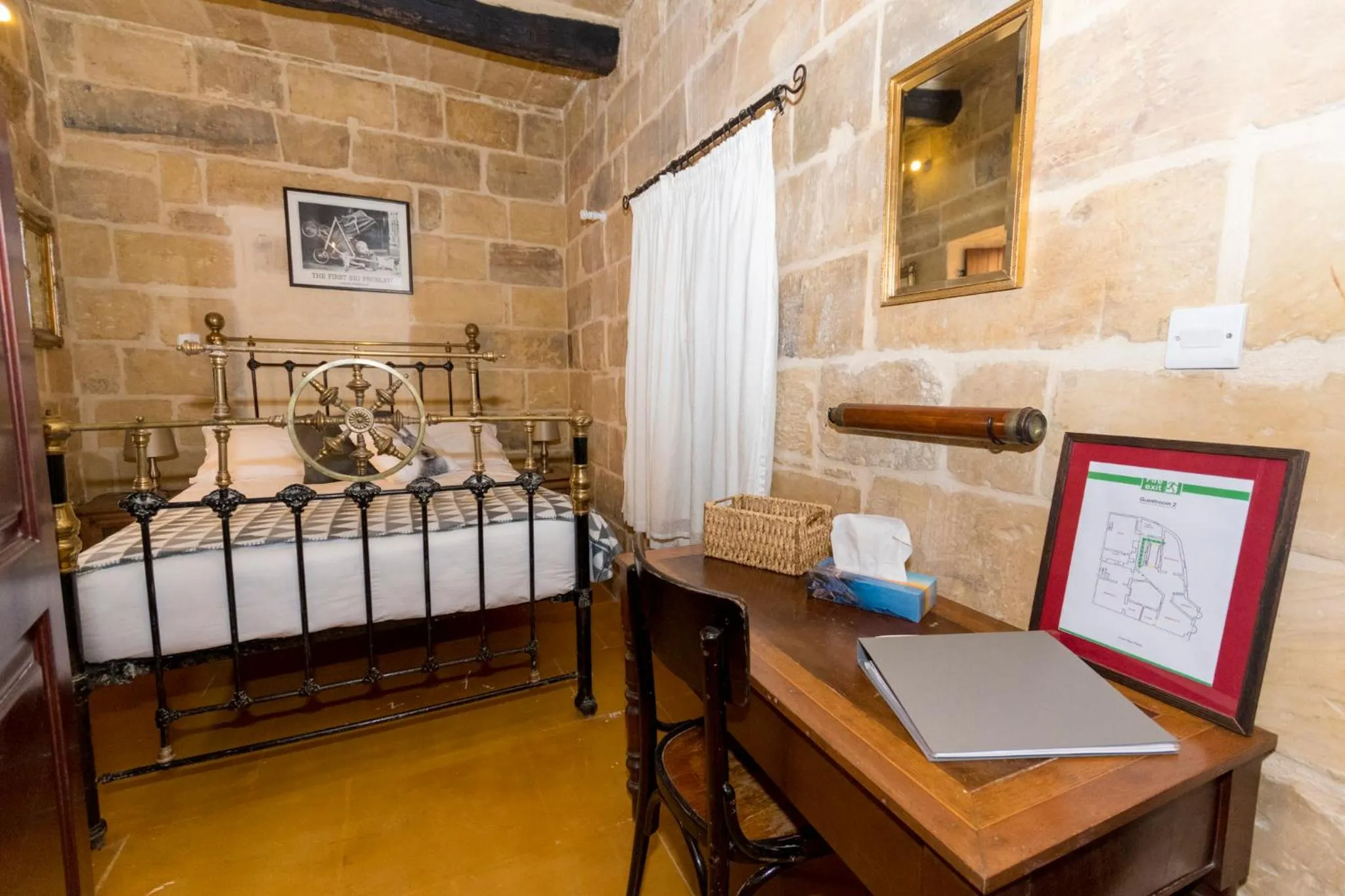 Photo of the whole room, Bed in The Burrow Guest House