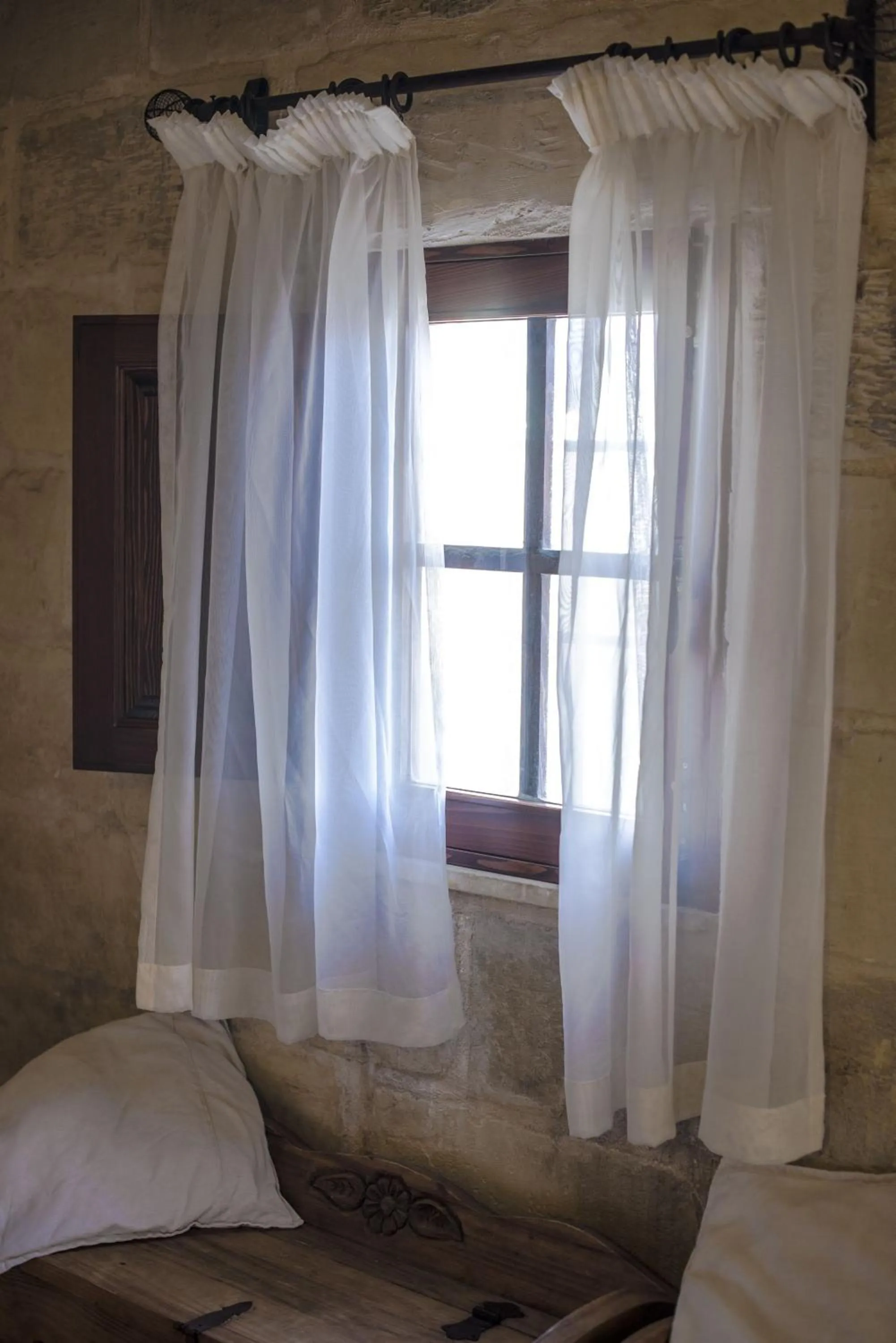 Day, Bed in The Burrow Guest House