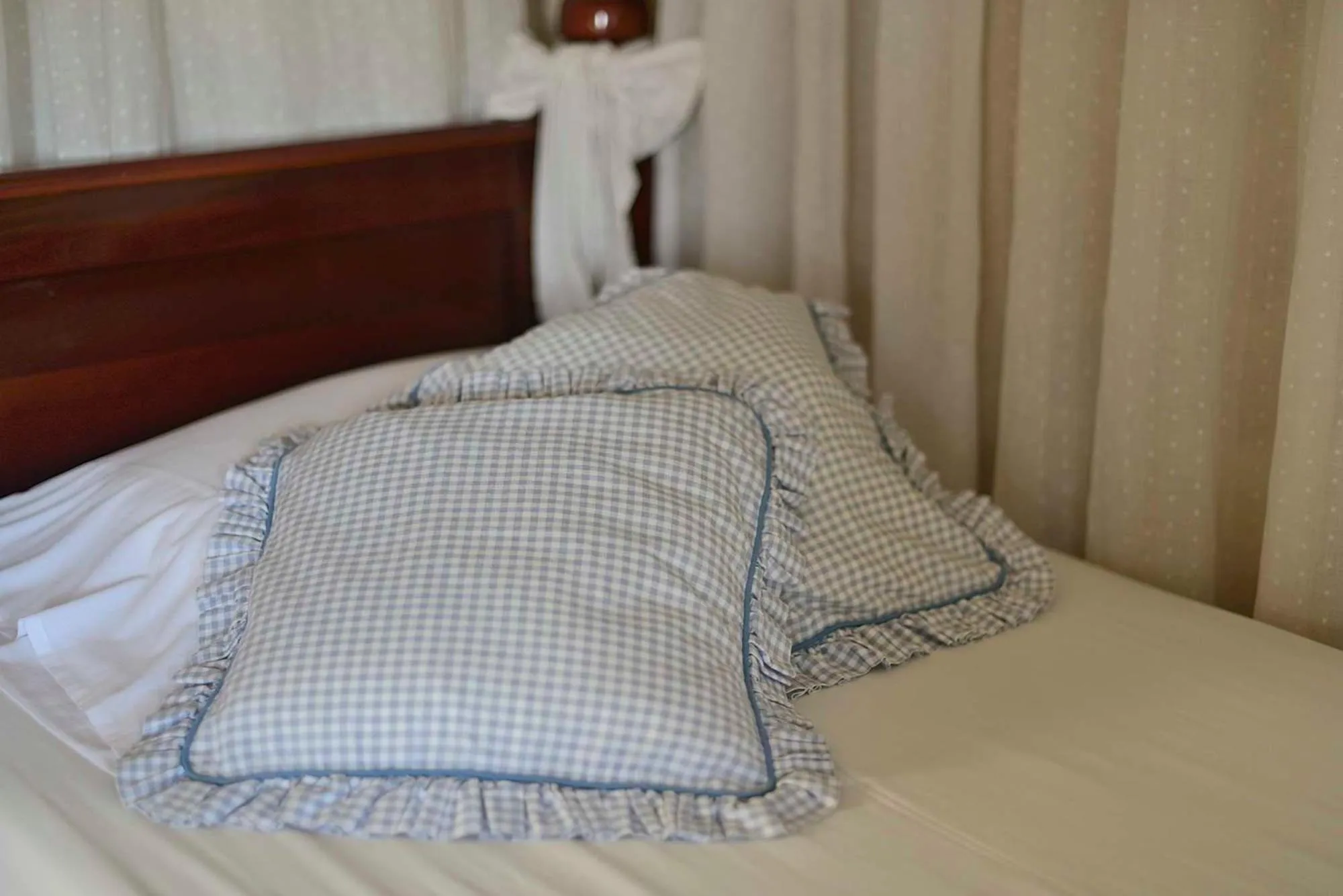 Bedroom, Bed in The Burrow Guest House
