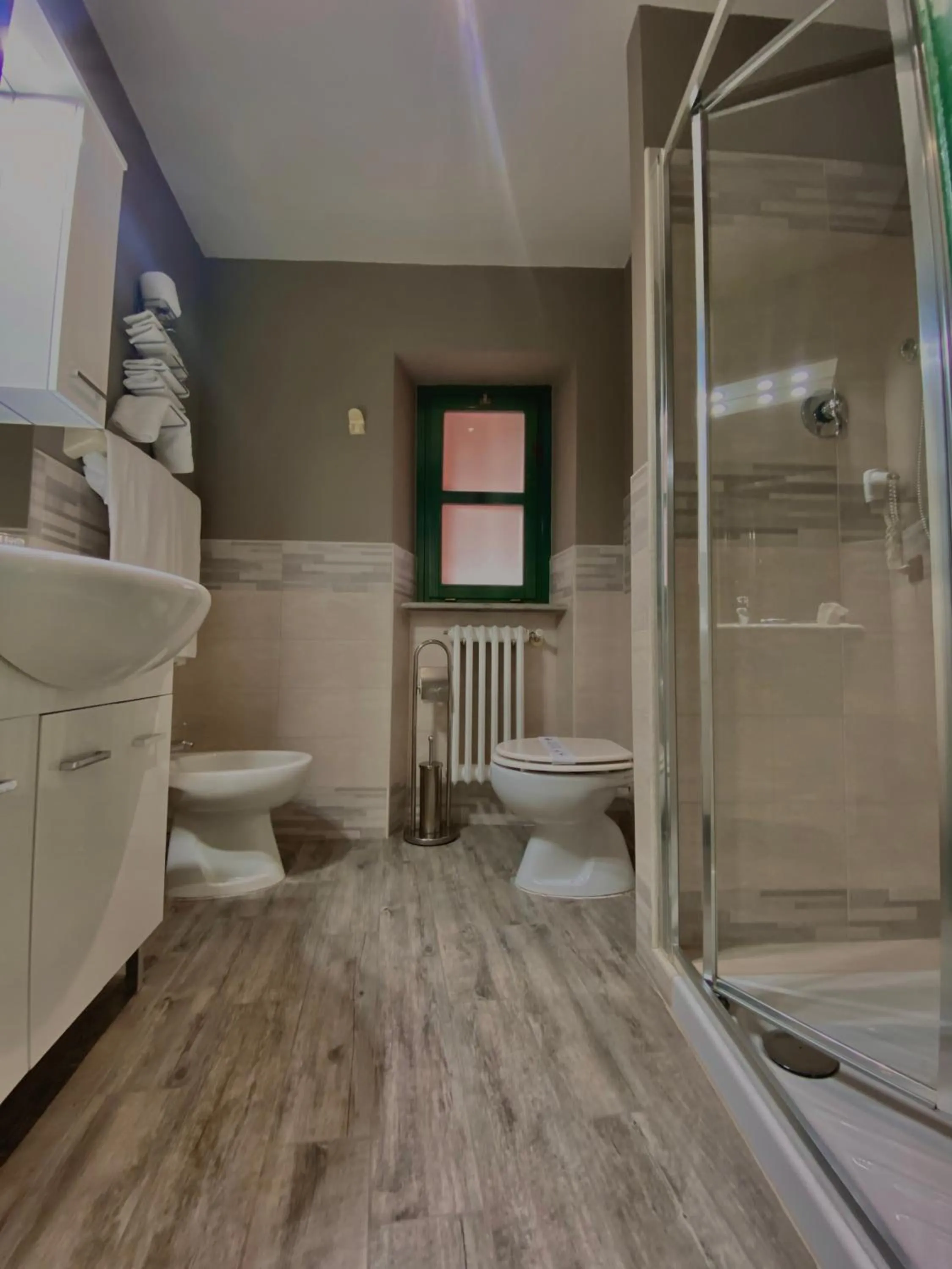 Shower in Hotel Rainero