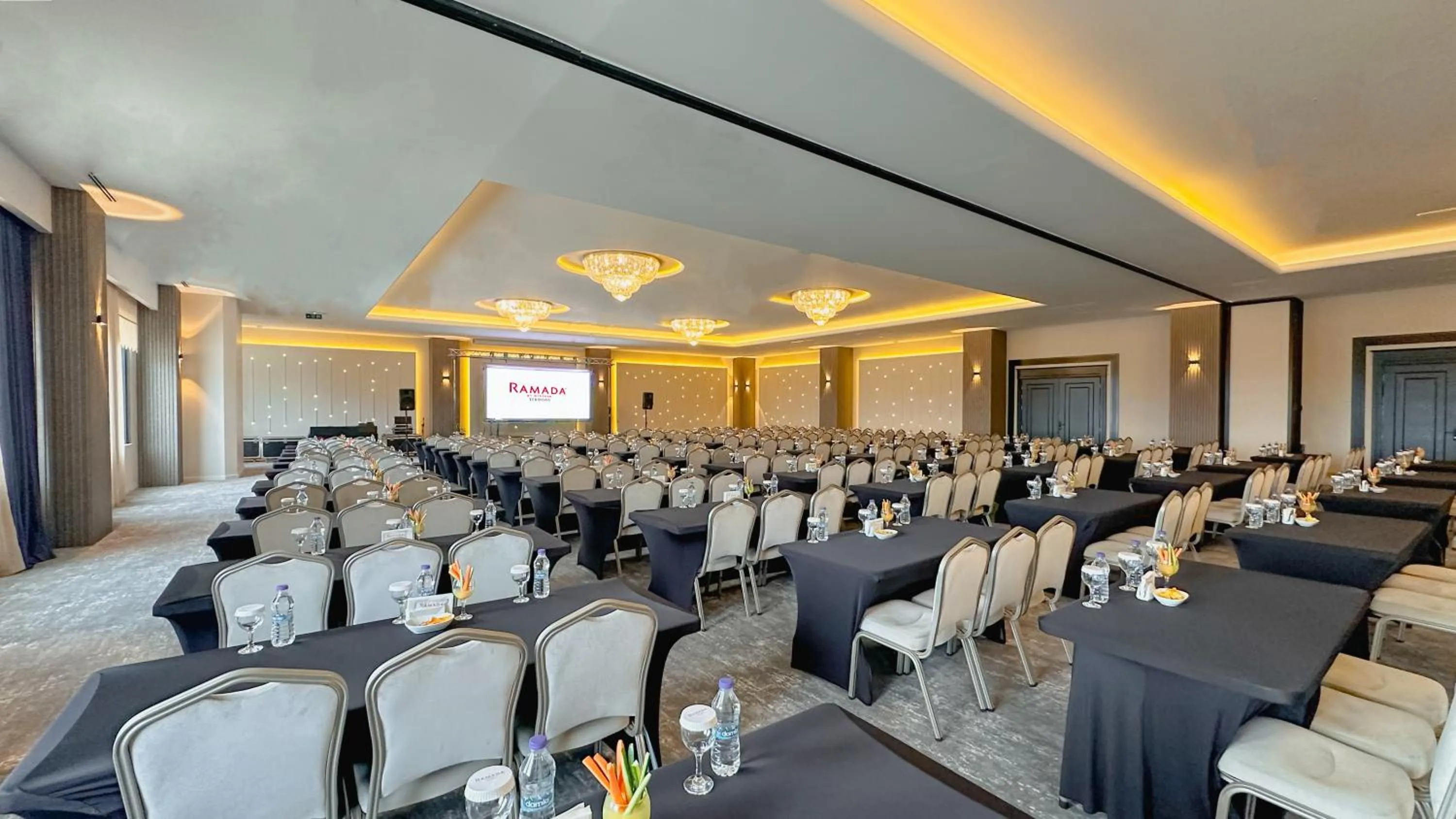 Meeting/conference room in Ramada by Wyndham Tekirdağ
