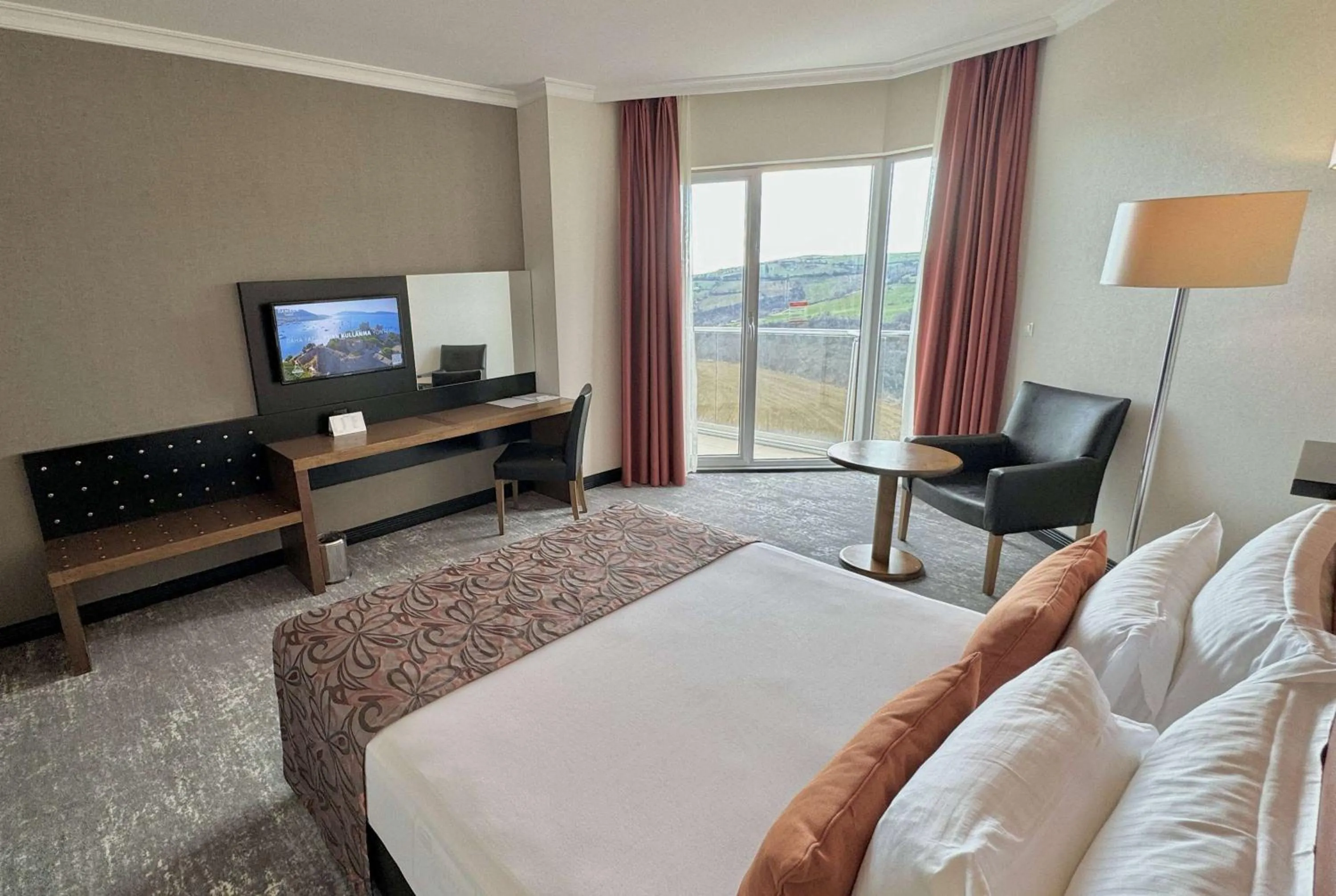 Deluxe King Valley and Partial Sea View Non Smoking in Ramada by Wyndham Tekirdağ