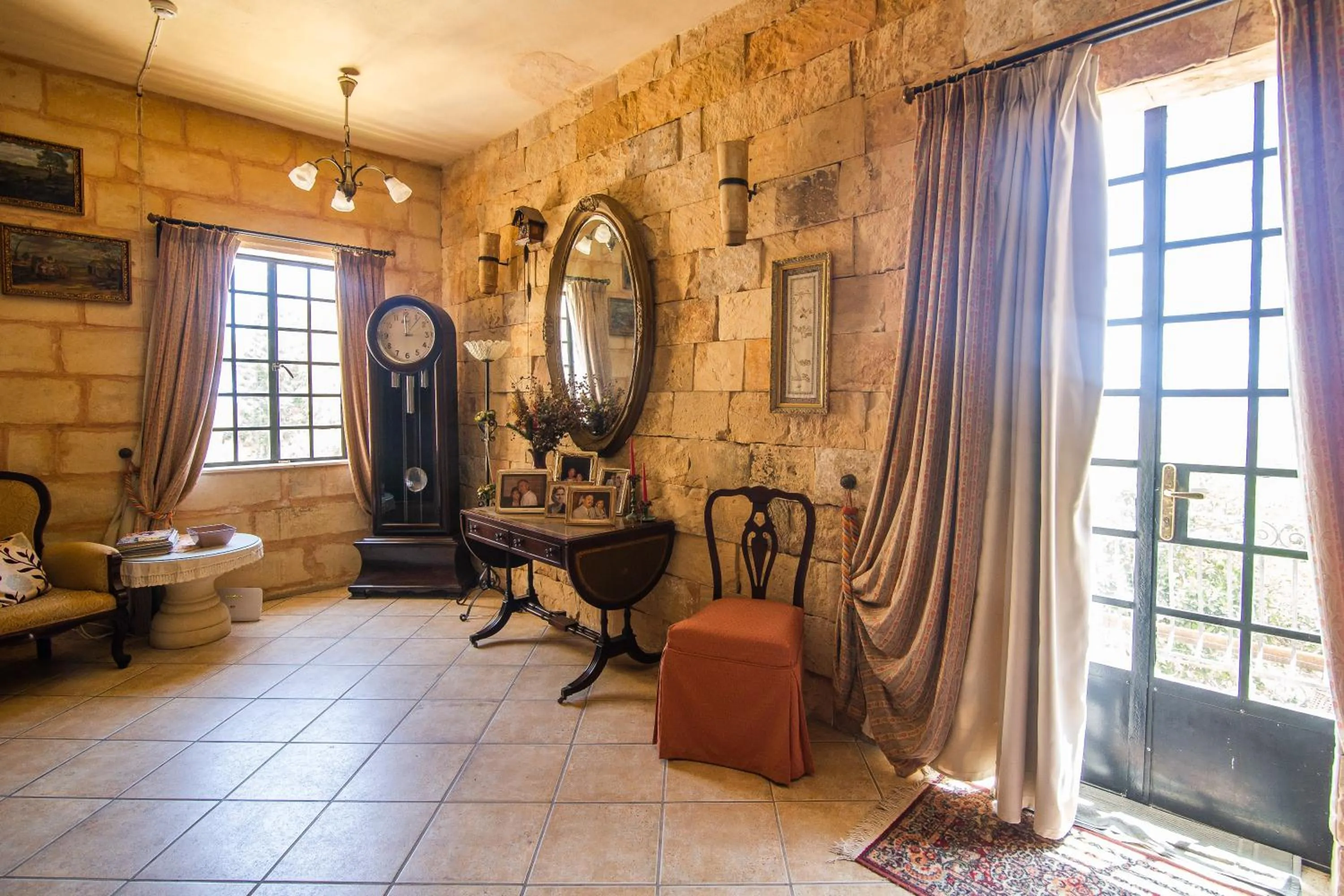 Communal lounge/ TV room in Ta' Bertu Host Family Bed & Breakfast
