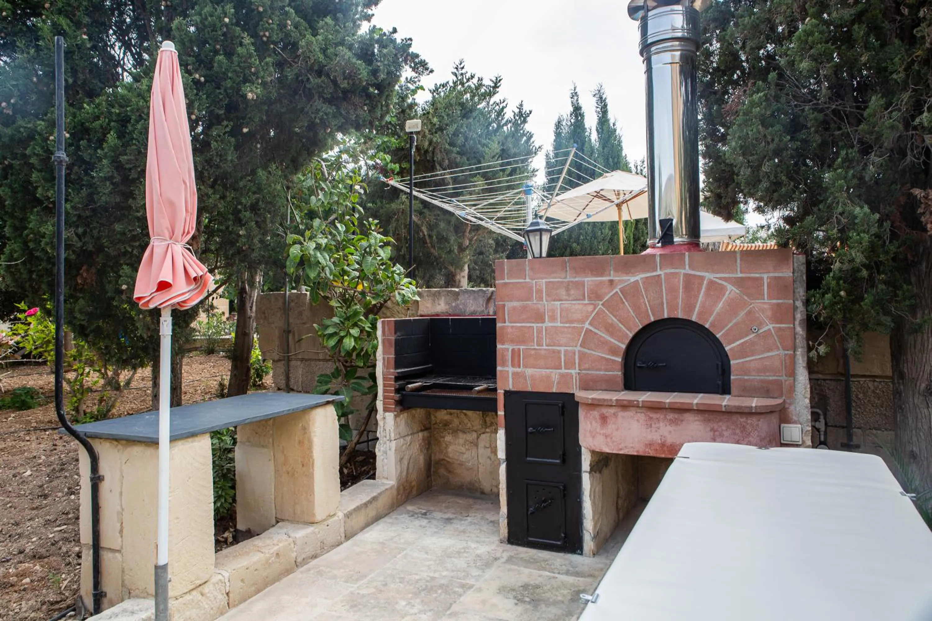 Garden in Ta' Bertu Host Family Bed & Breakfast