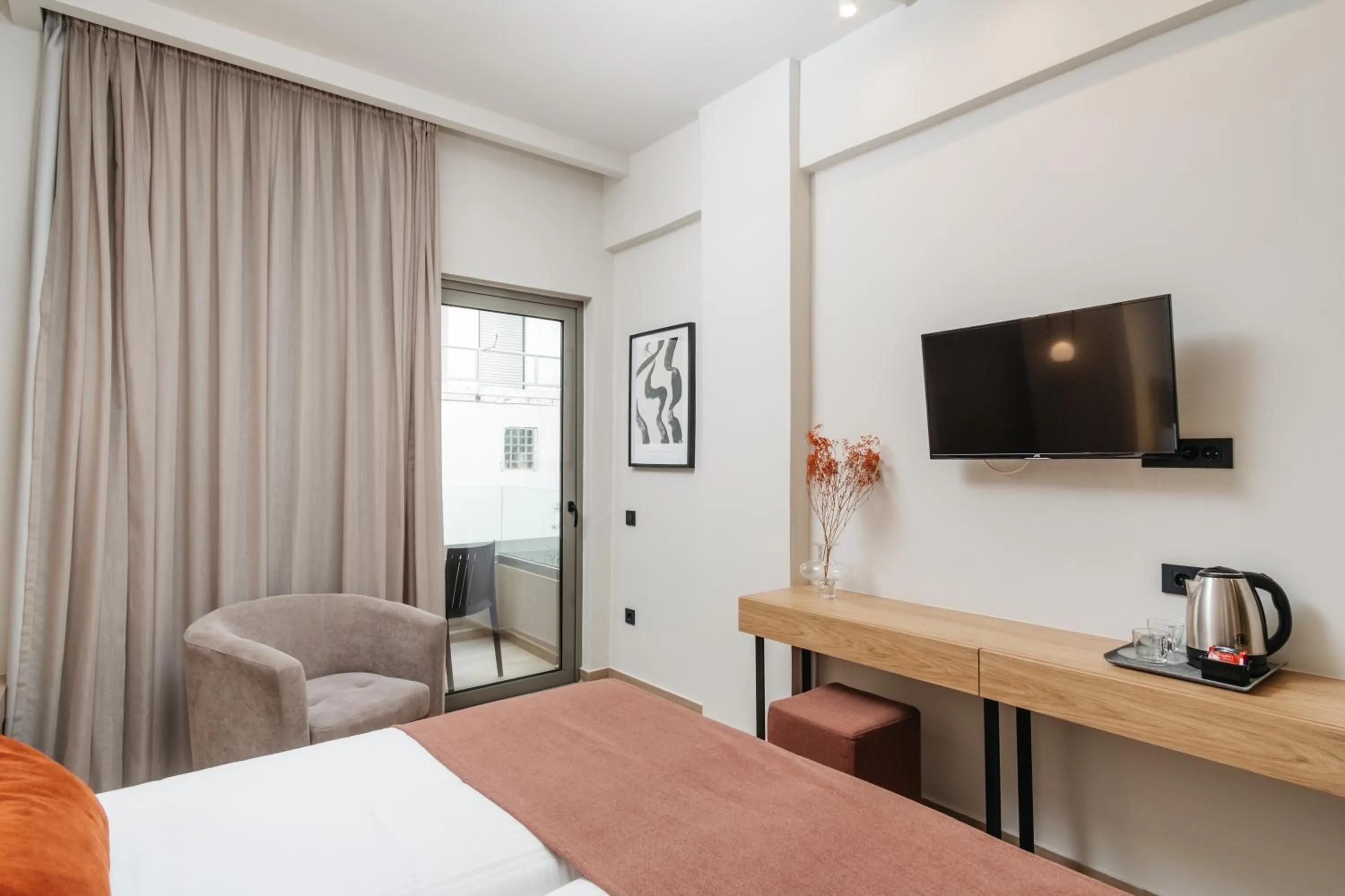 Pool view, Bed in The City Hotel & Suites